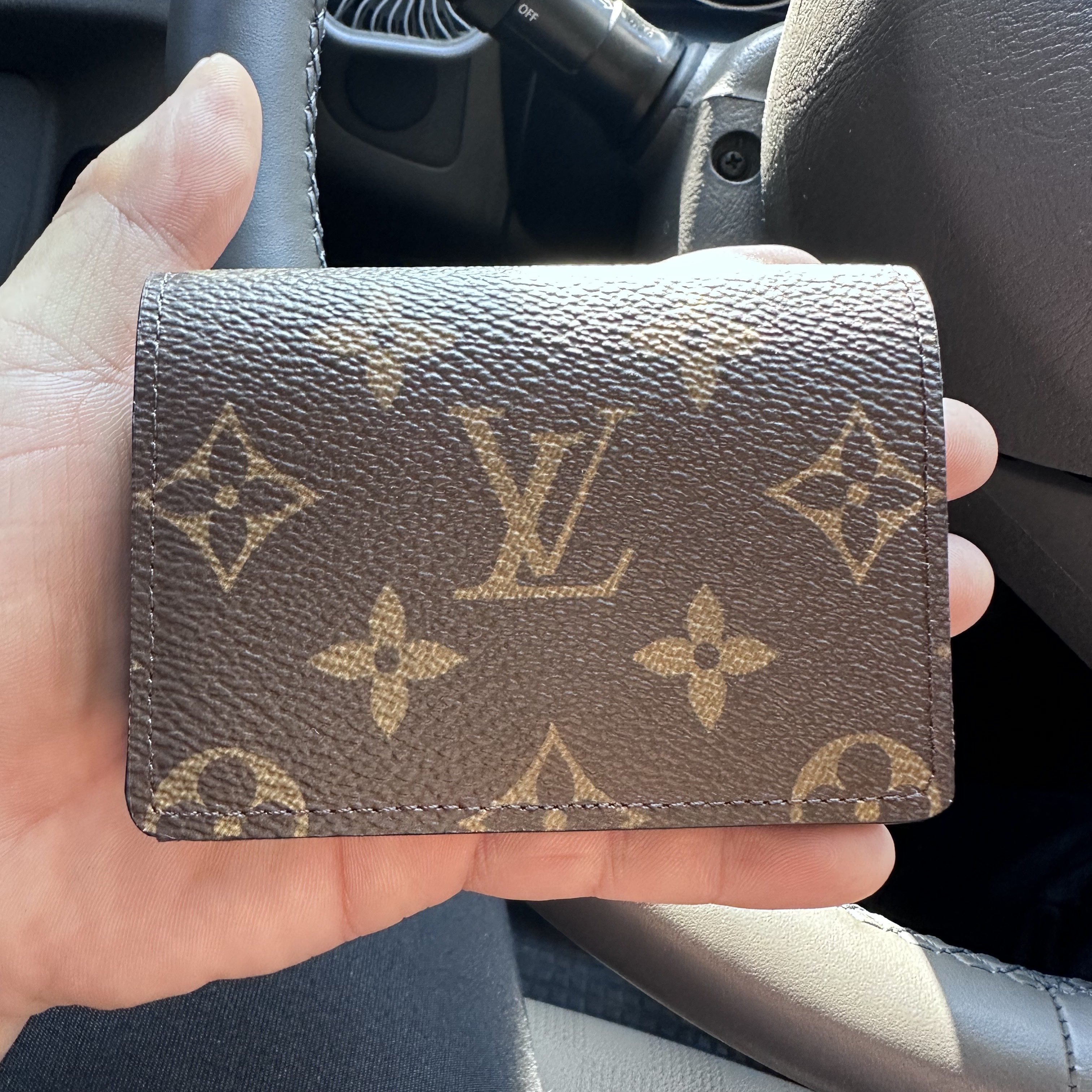Louis Vuitton Envelope Business Card Holder Monogram 착용 스타일