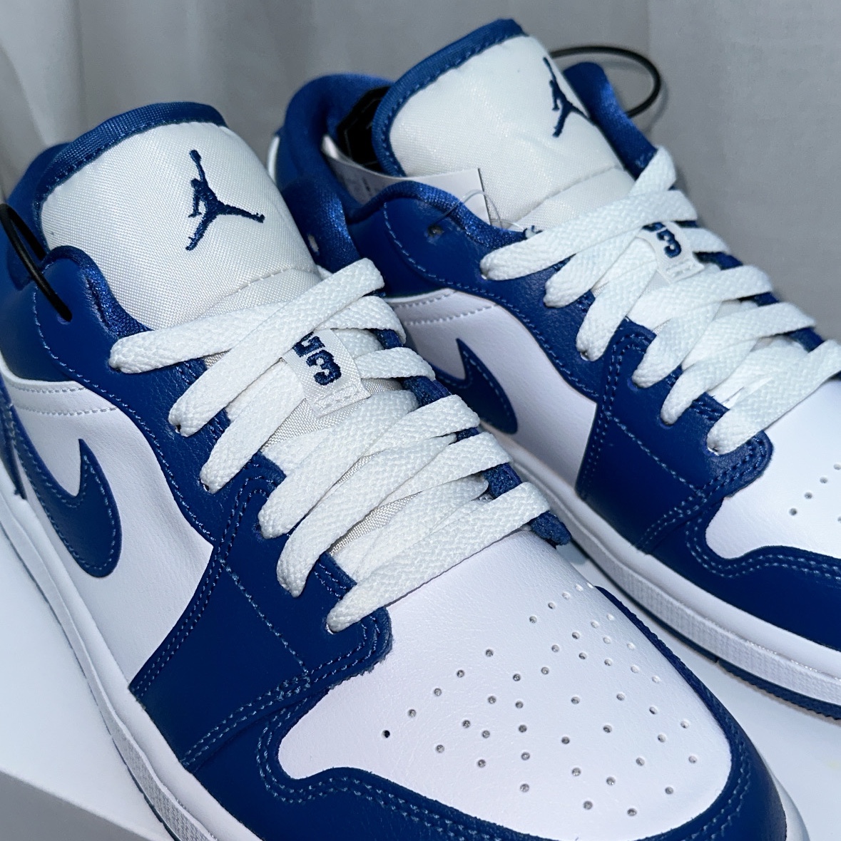 (W) Jordan 1 Low White Dark Marina Blue 착용 스타일