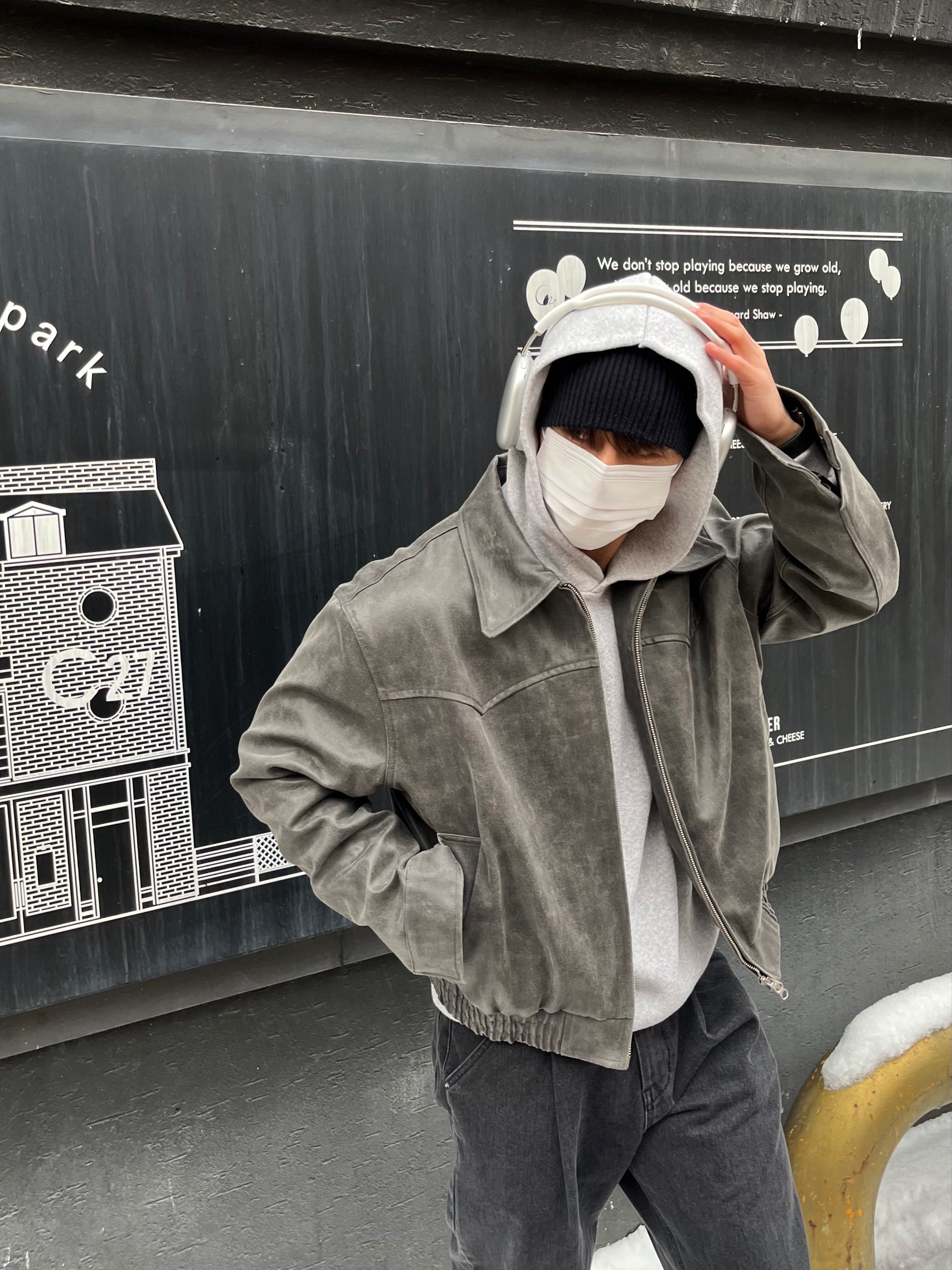 Apple AirPods Max Lightning Silver (Korean Ver.), Maison Mihara Yasuhiro Wayne OG Sole Leather Low-top Sneakers Black White 착용 스타일 - 3