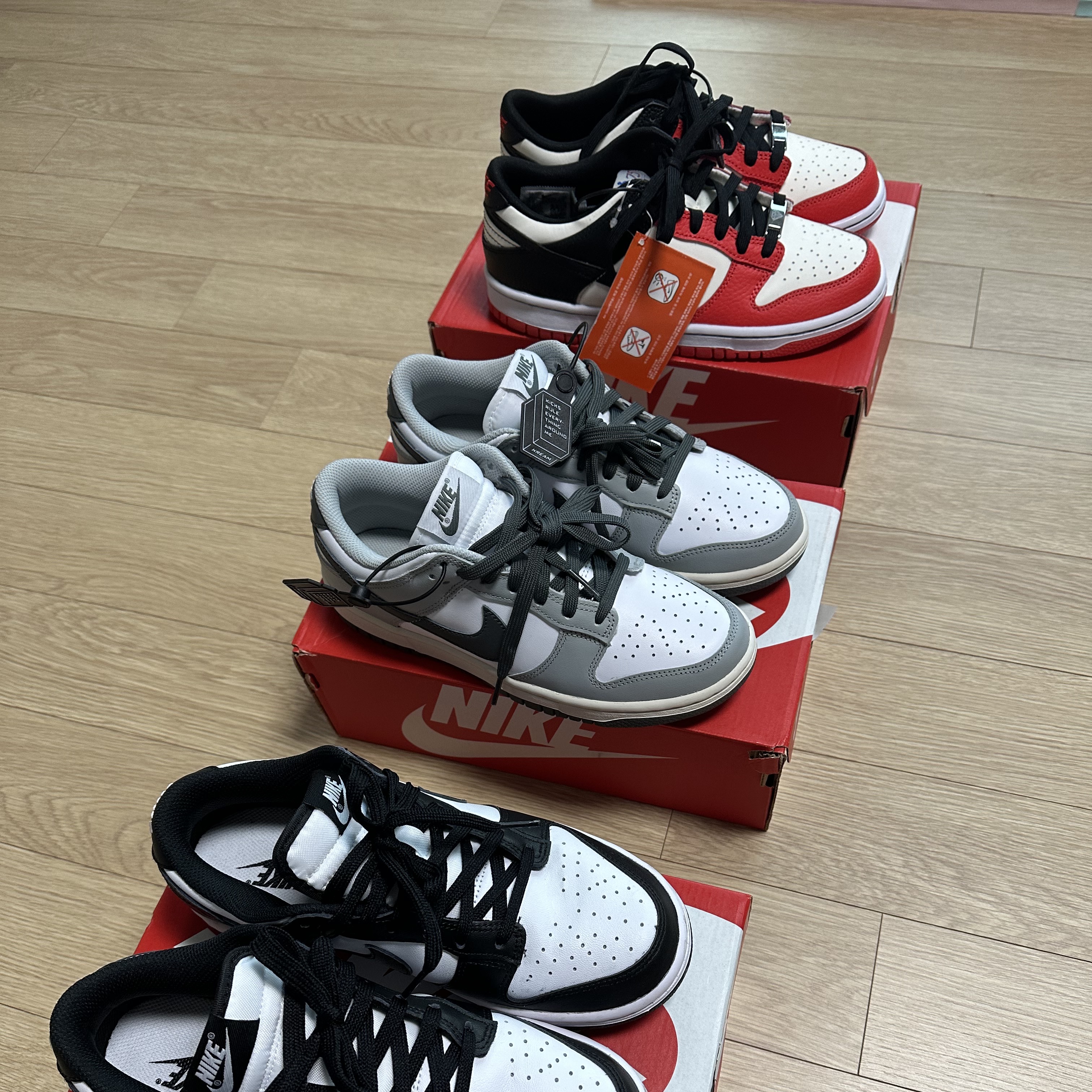 (GS) Nike x NBA Dunk Low Black and Chile Red, (W) Nike Dunk Low Black 착용 스타일 - 1
