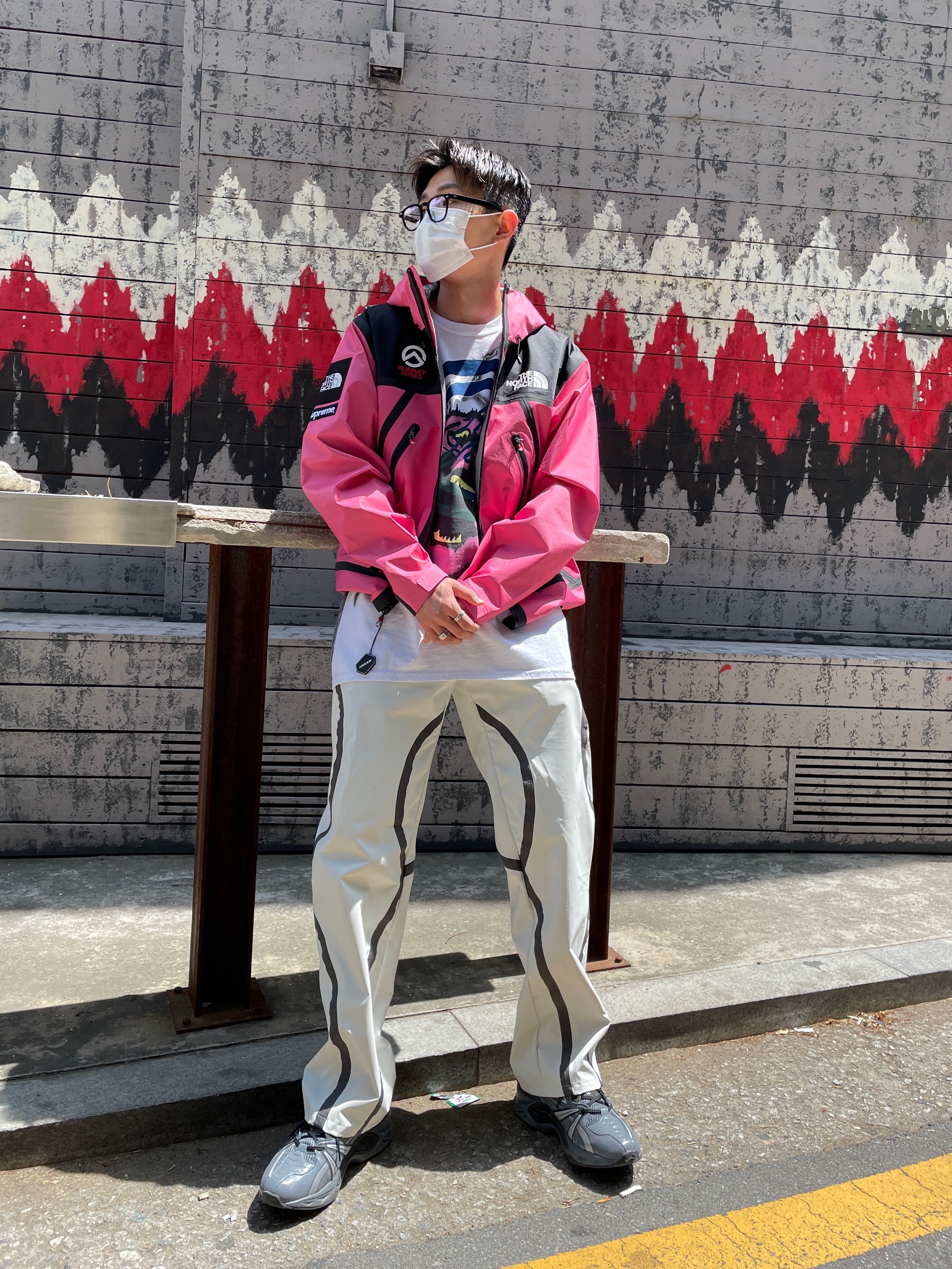 Supreme x The North Face Summit Series Outer Tape Seam Jacket Pink - 21SS, Asics HN2-S Protoblast Steel Grey 착용 스타일 - 2