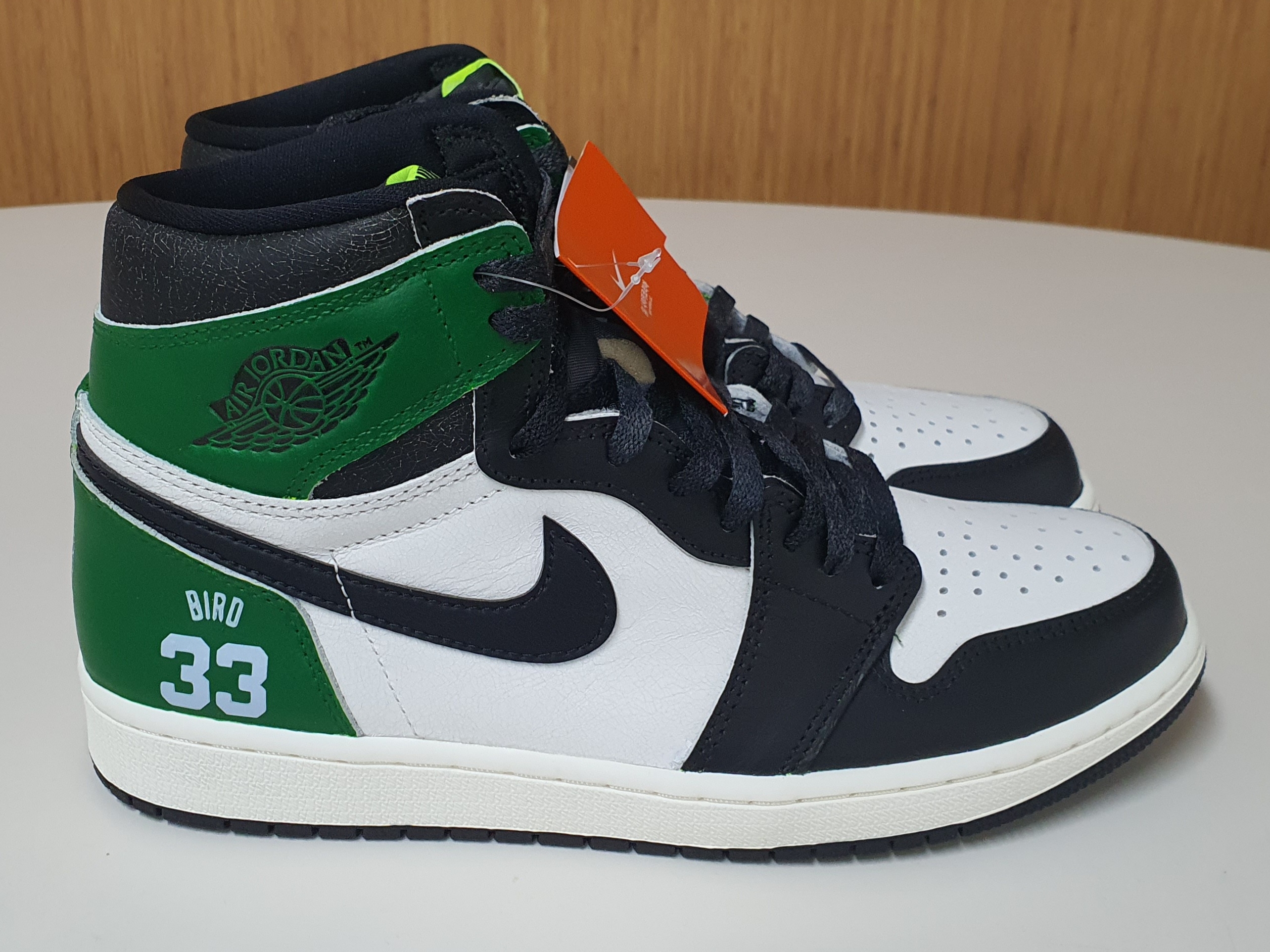 Jordan 1 Retro High OG Volt, Jordan 1 Retro High OG Black and Lucky Green 착용 스타일 - 4