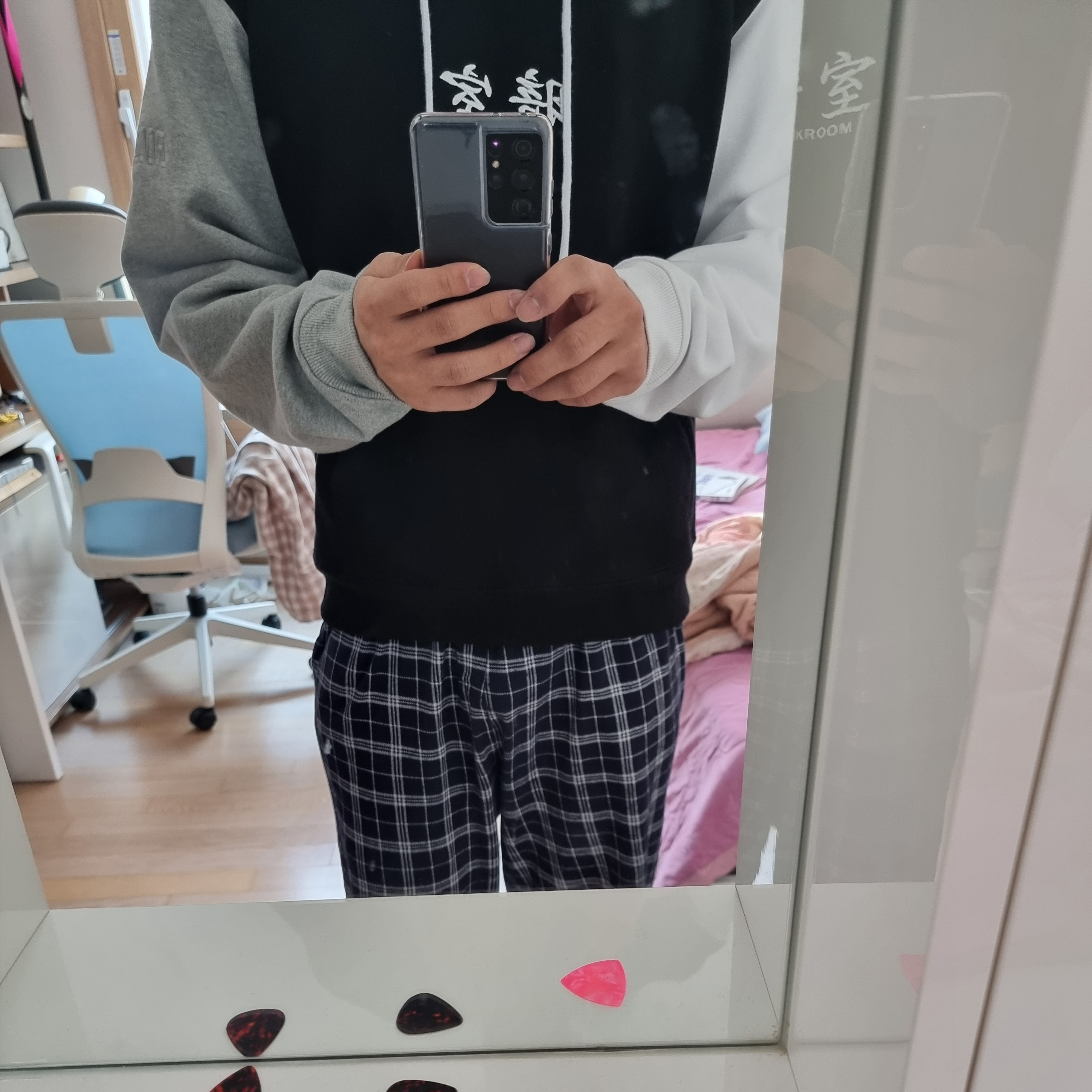 Darkr8m Studio Basic Logo Heavyweight Colorblock Hoodie 착용 스타일