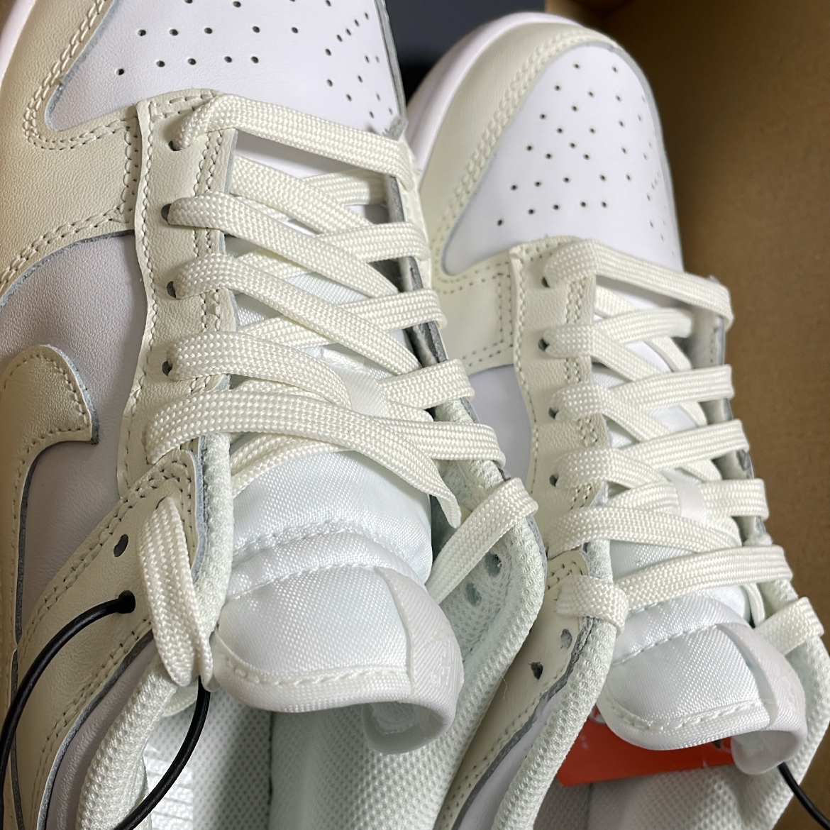 (W) Nike Dunk Low White and Sail 착용 스타일
