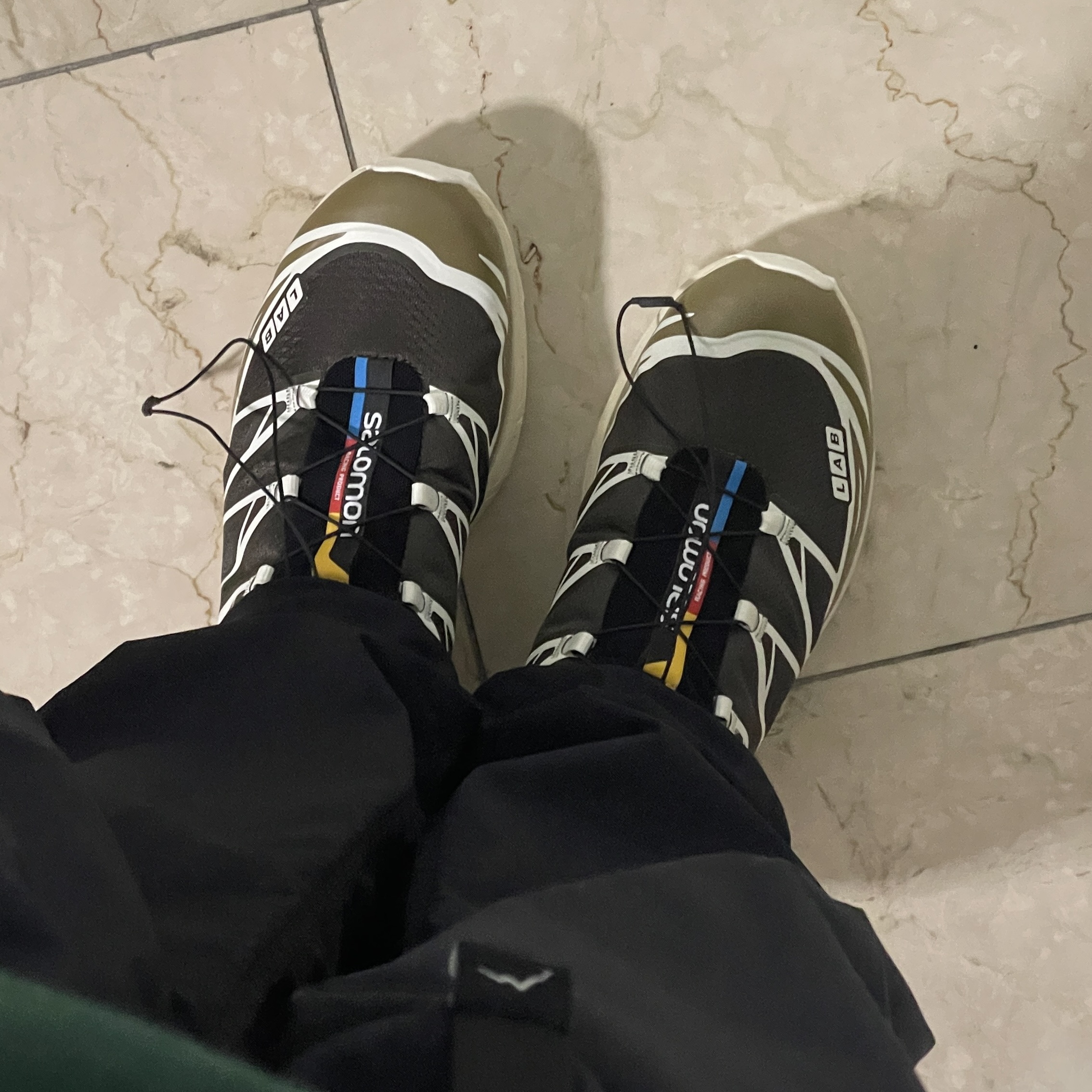Salomon XT-6 Kangaroo Vanilla Ice 착용 스타일