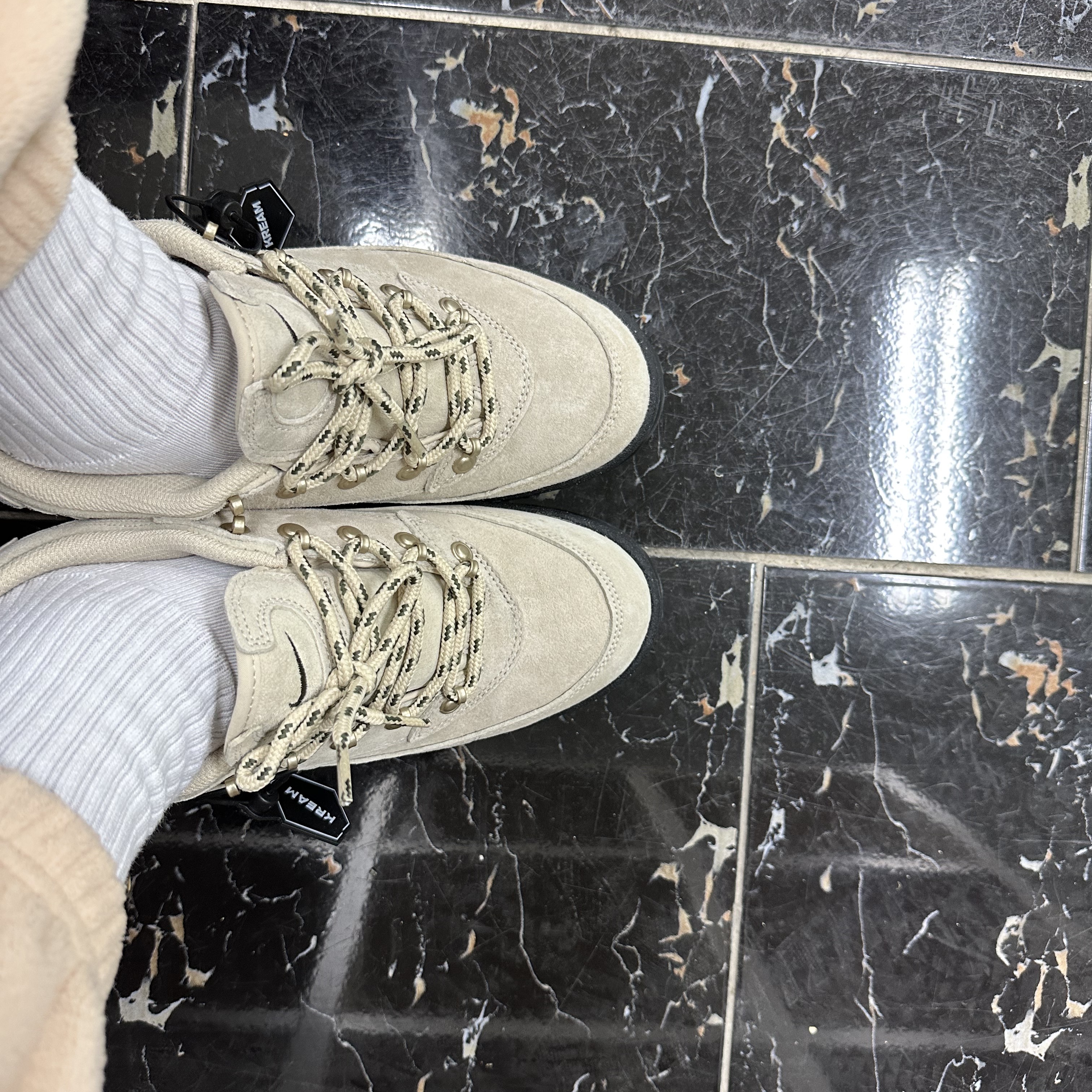 (W) Nike Lahar Low Rattan 착용 스타일 - 1