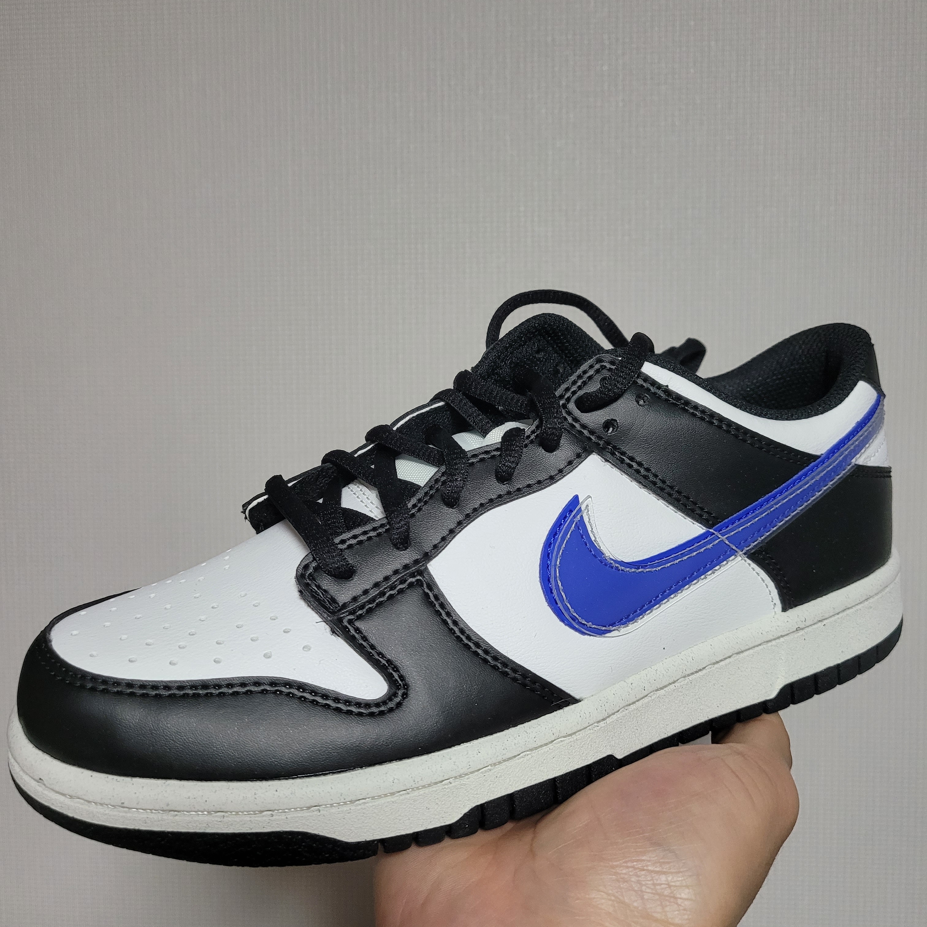 (GS) Nike Dunk Low Next Nature Black Hyper Royal 착용 스타일
