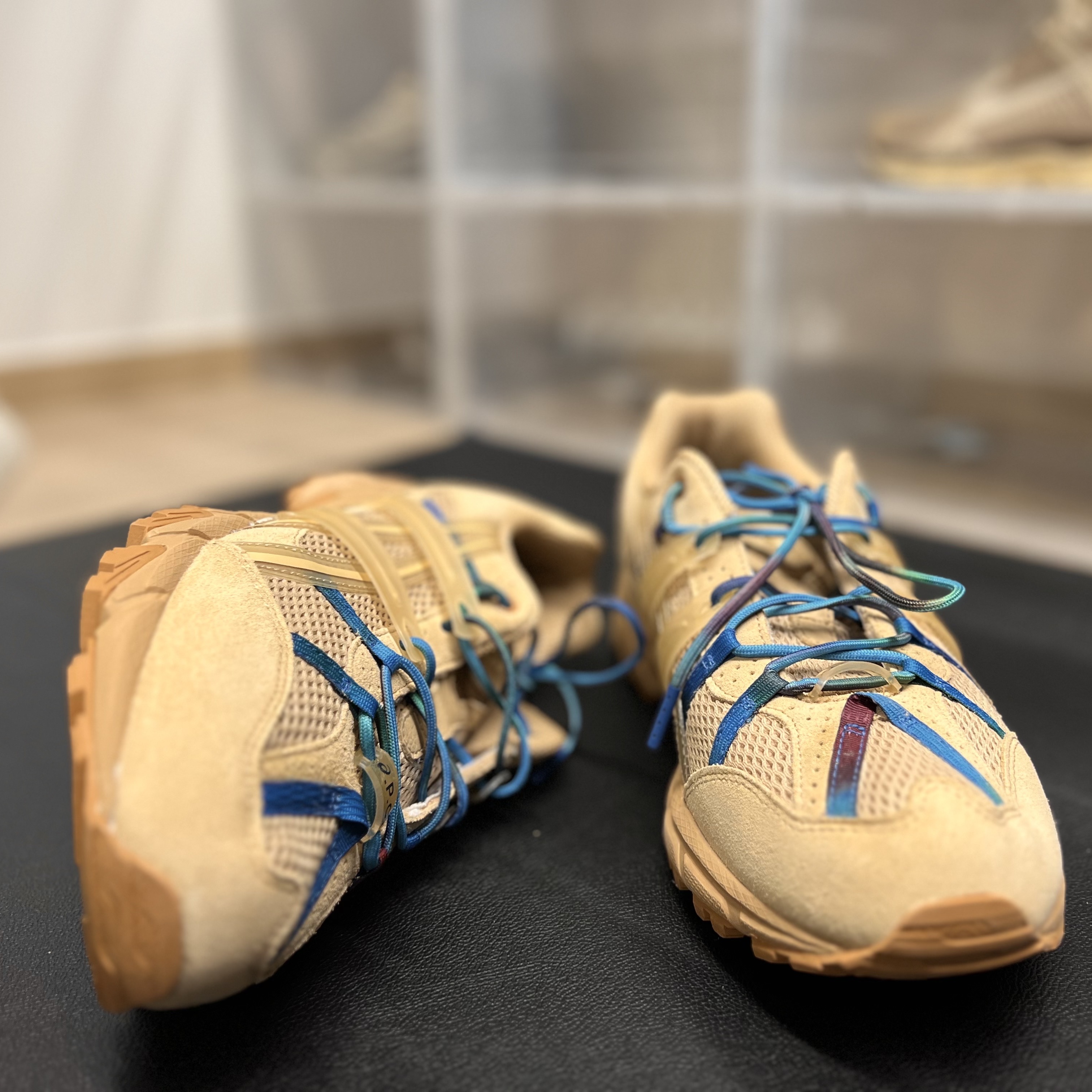 Asics x A.P.C. Gel-Sonoma 15-50 Beige 착용 스타일 - 1