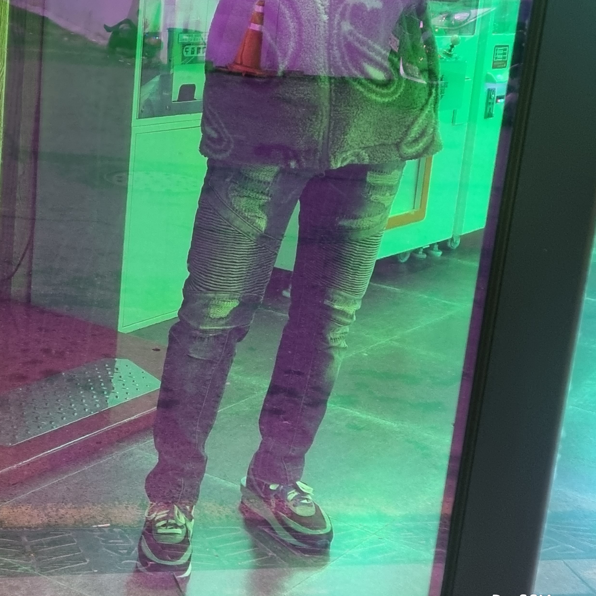 Nike x Sacai x Undercover LDWaffle Night Maroon Team Royal 착용 스타일