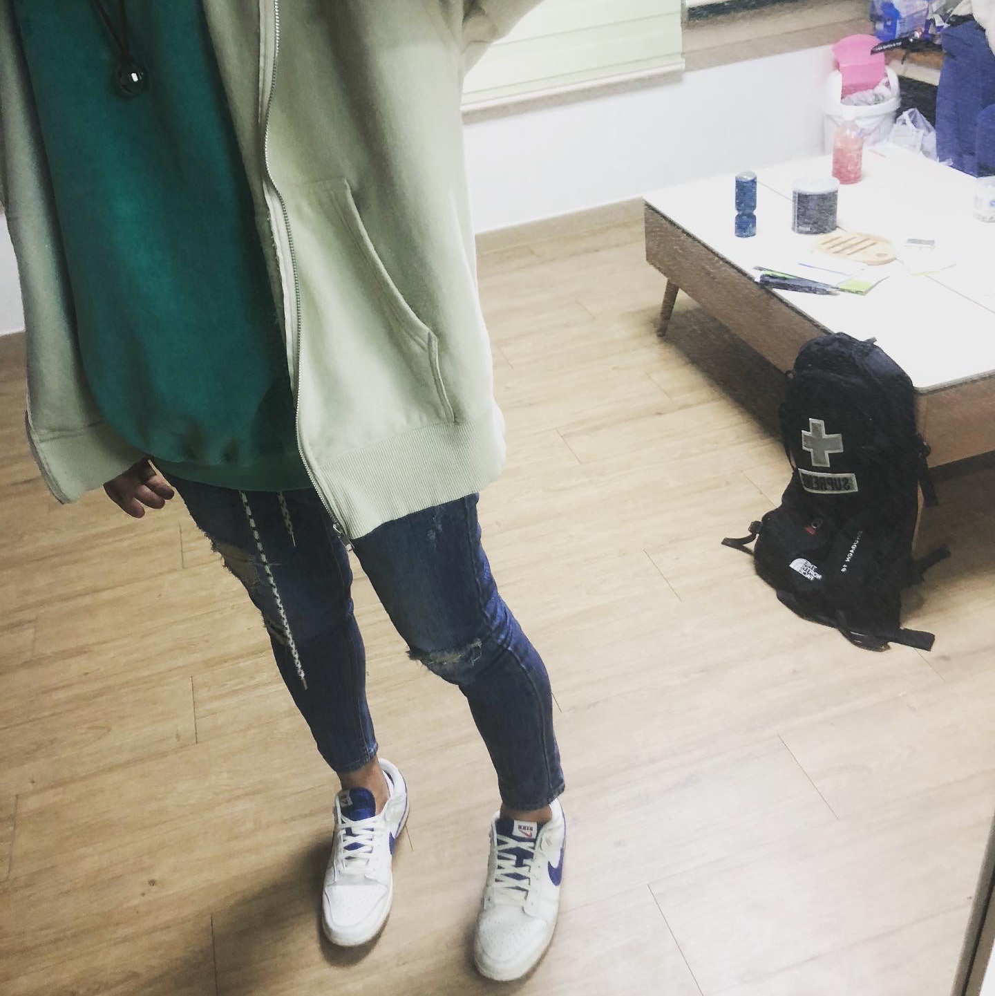 IAB Studio Pigment Sweatshirt & Mini Bag Jade, Supreme x The North Face Summit Series Rescue Chugach 16 Backpack Black - 22SS 착용 스타일 - 3