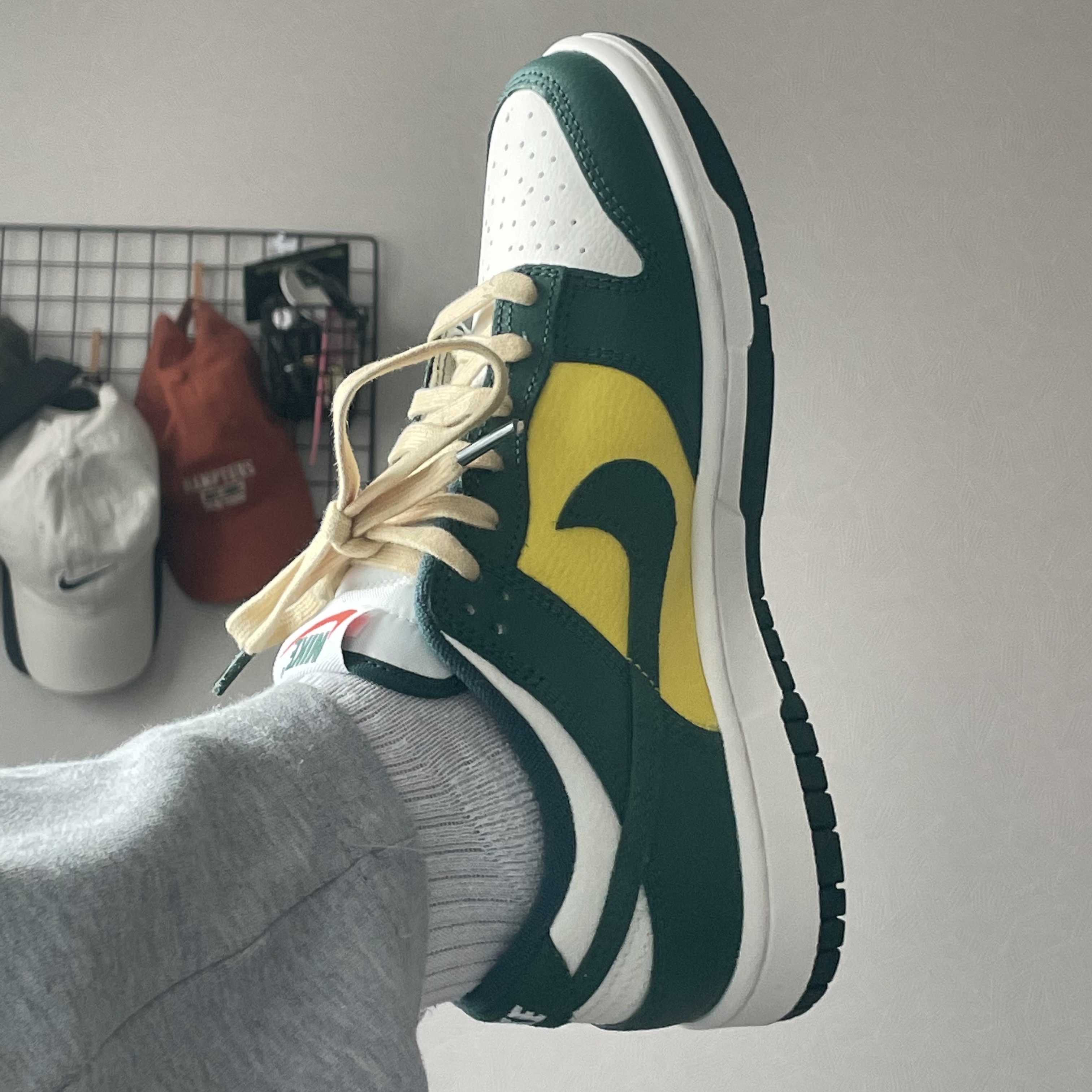 (W) Nike Dunk Low SE Opti Noble Green 착용 스타일 - 1