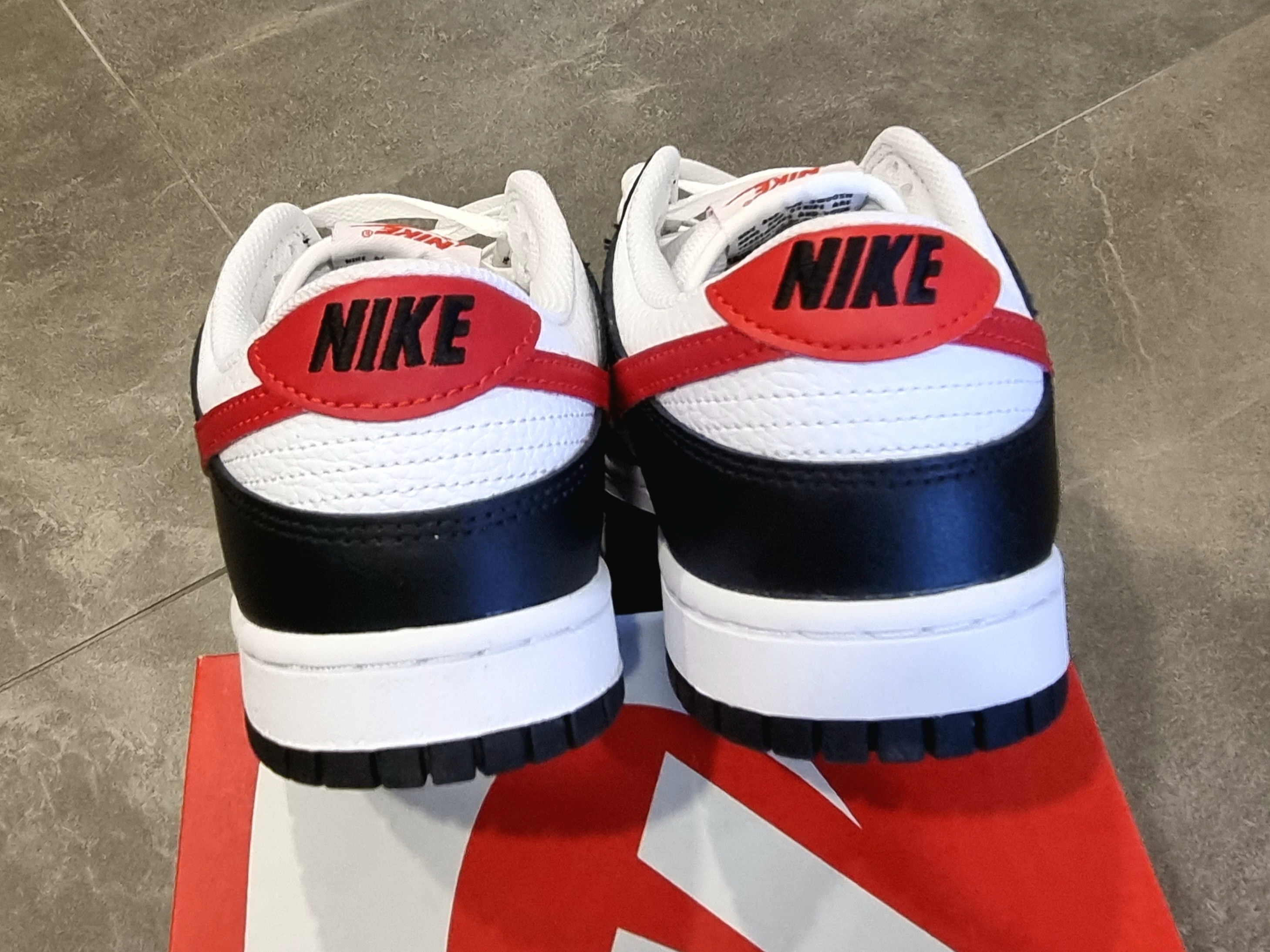 Nike Dunk Low Retro Black University Red 착용 스타일 - 4