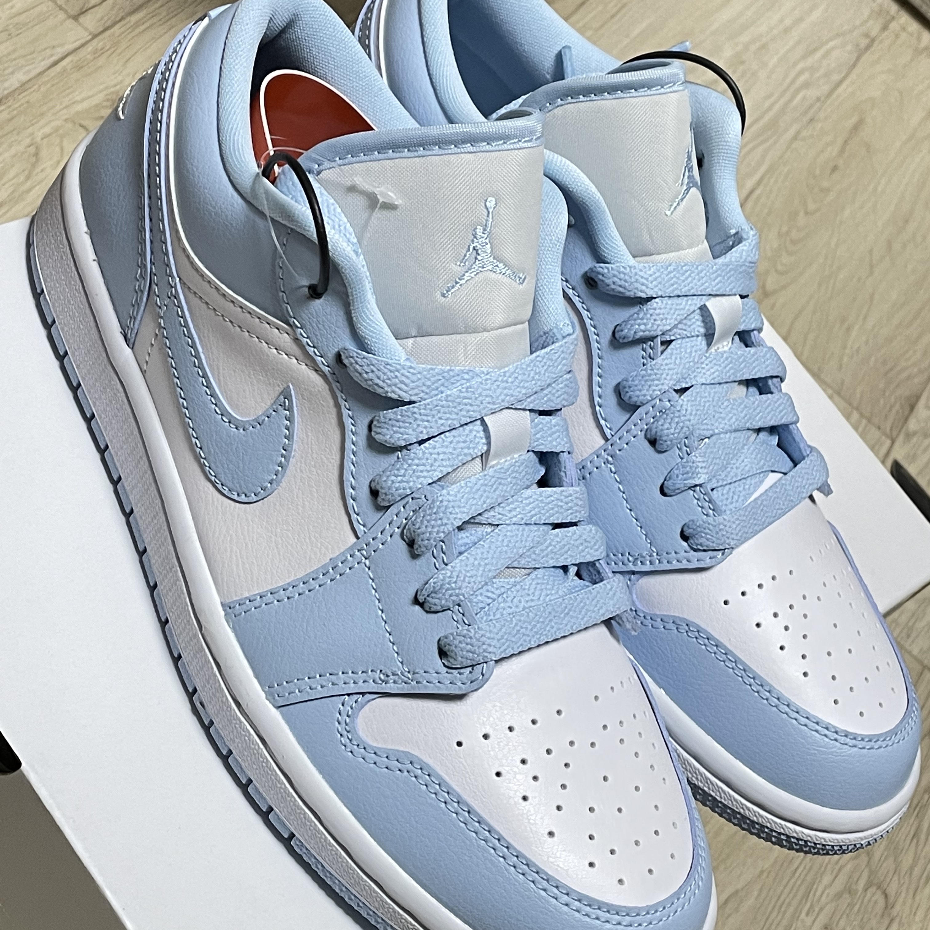 (W) Jordan 1 Low White Ice Blue 착용 스타일