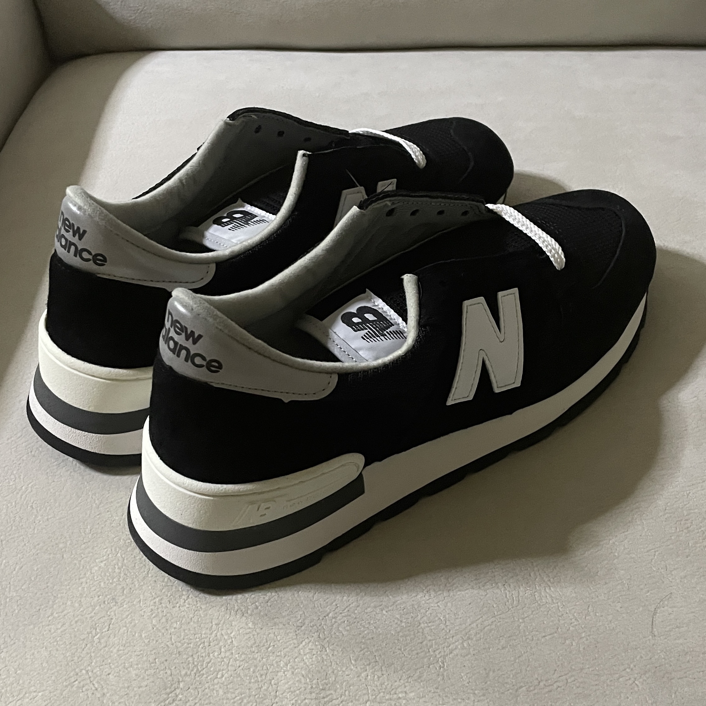 New Balance 990v1 Made in USA Black 착용 스타일 - 4