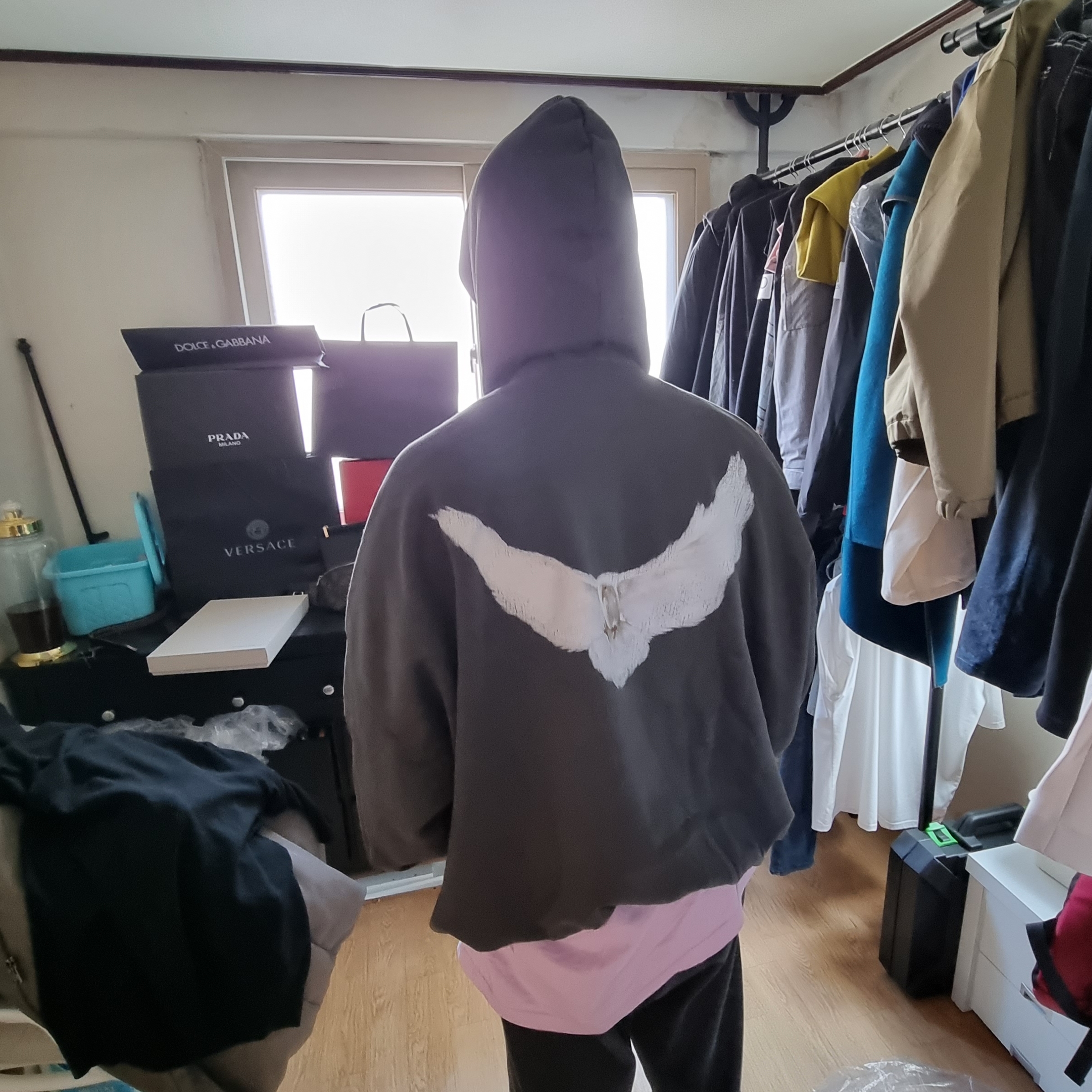 Yeezy Gap Engineered By Balenciaga Dove Hoodie Black 착용 스타일 - 1