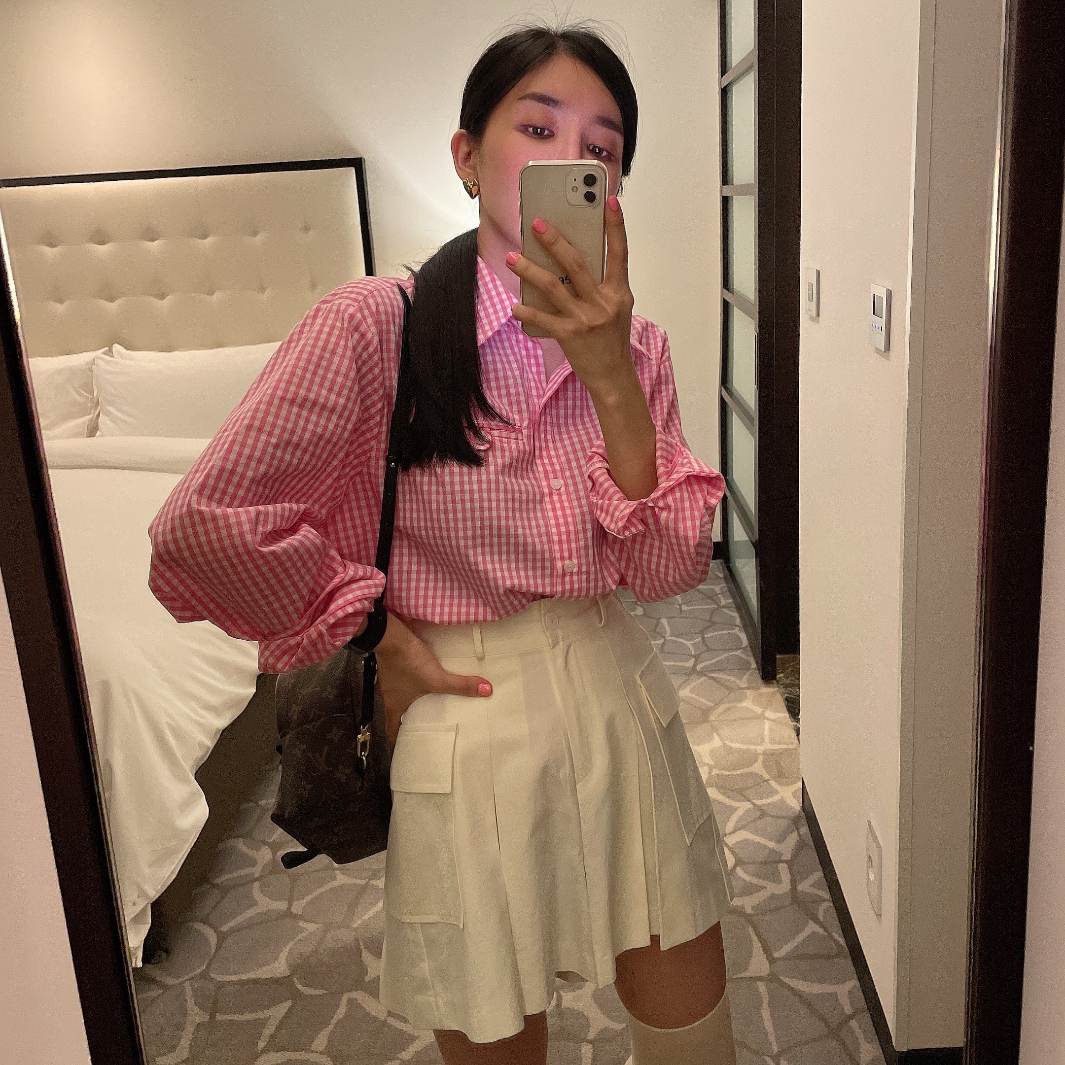 Louis Vuitton Palm Springs Mini Backpack Monogram, Apple Watch Hermes Series 7 41mm Silver Stainless Steel Case with Attelage Double Tour Gold (Korean Ver.) 착용 스타일 - 1