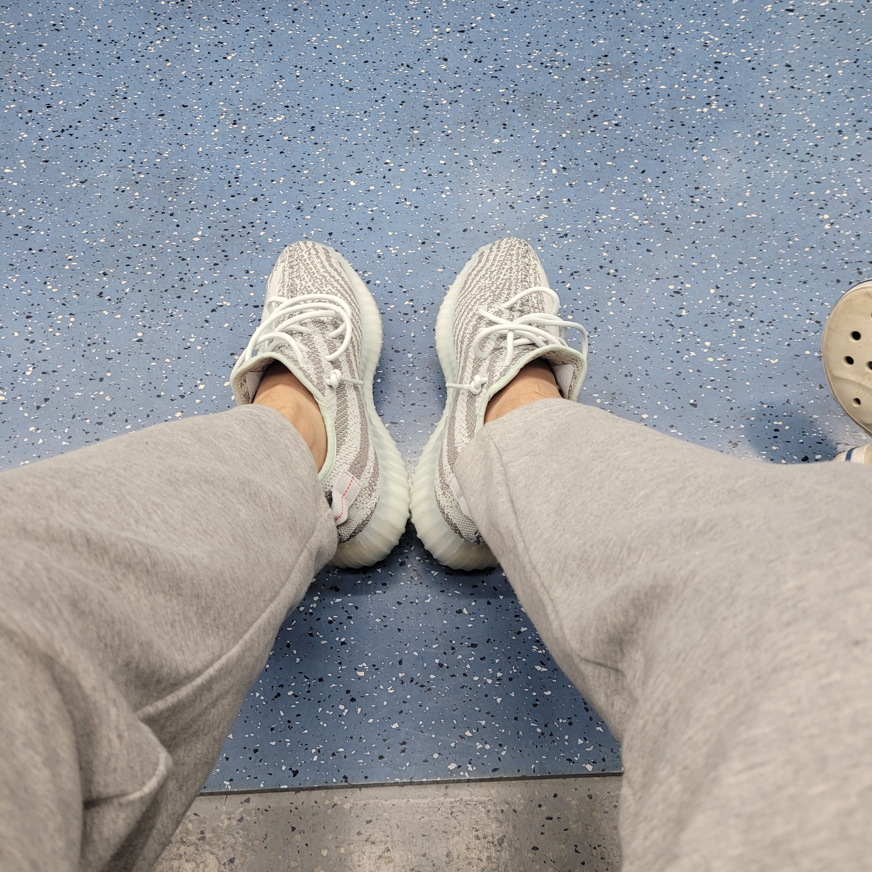 Adidas Yeezy Boost 350 V2 Blue Tint 2017 착용 스타일