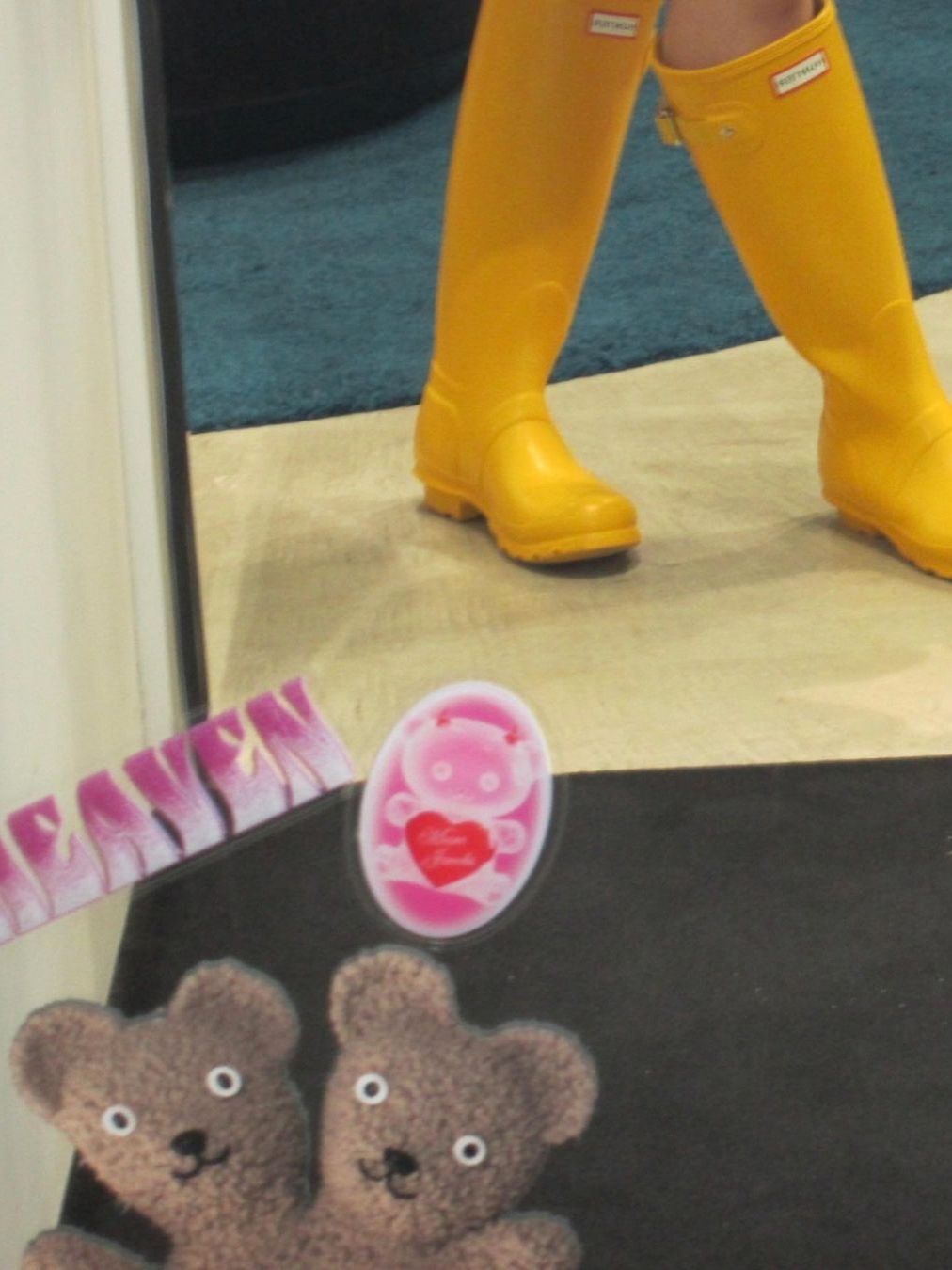 Hunter Women Original Tall RainBoots Yellow 착용 스타일 - 3