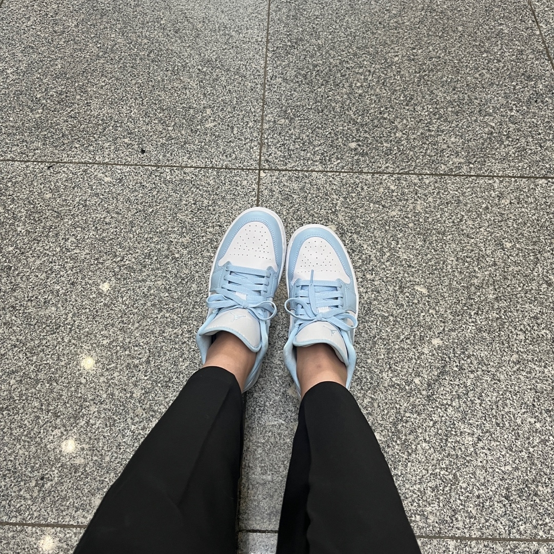 (W) Jordan 1 Low White Ice Blue 착용 스타일 - 1