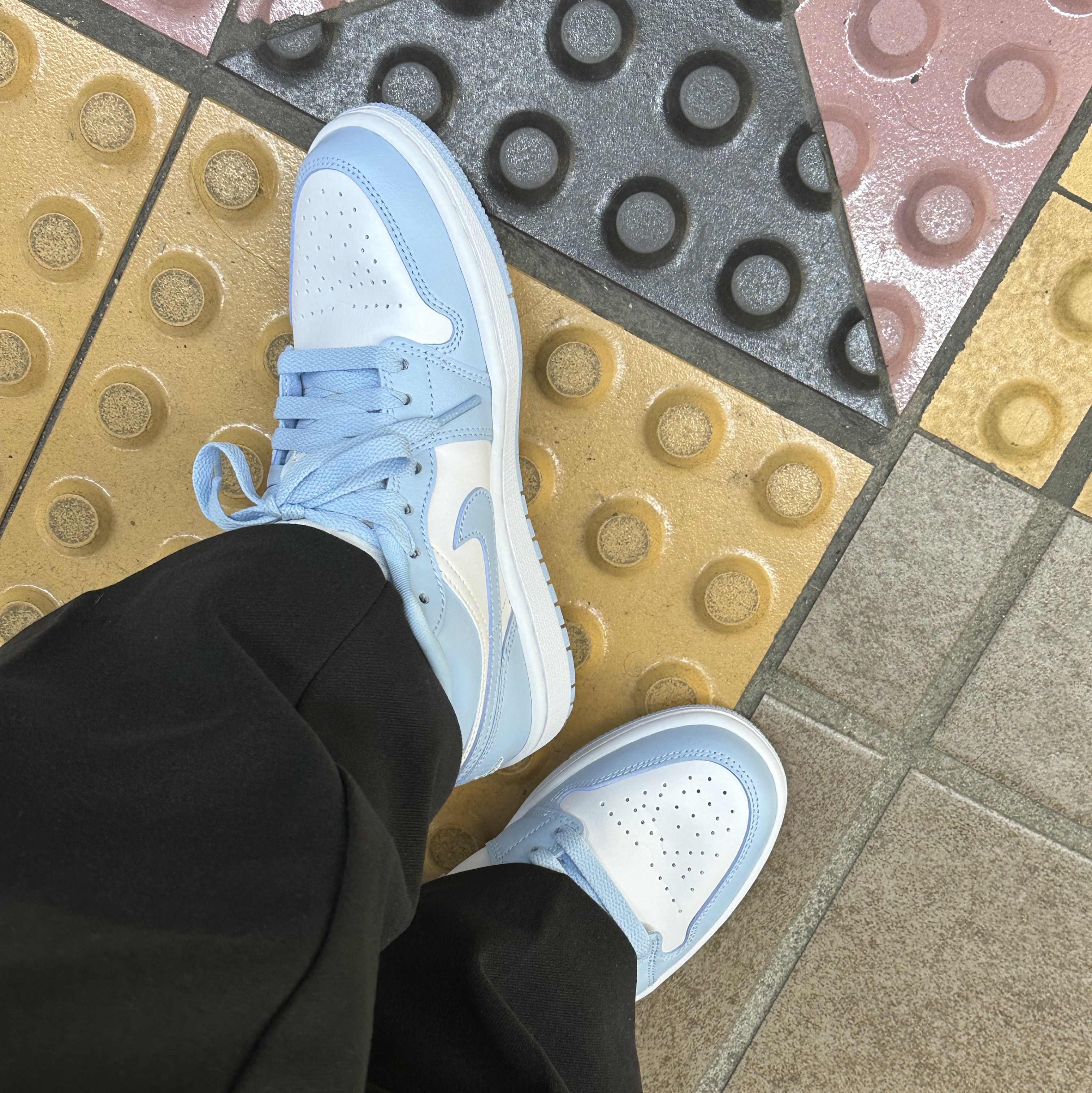 (W) Jordan 1 Low White Ice Blue 착용 스타일