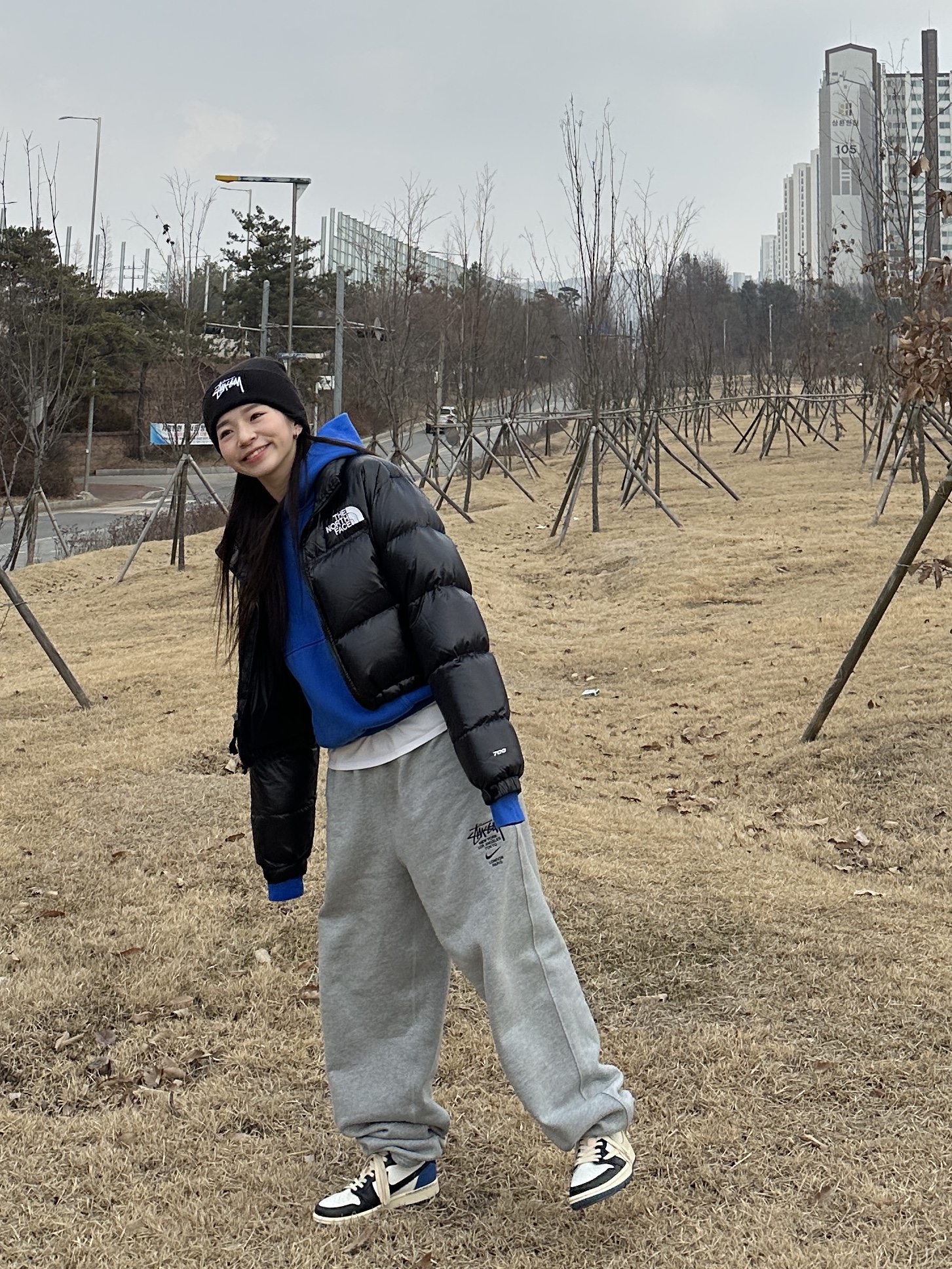 Nike x Stussy Cuff Beanie, (W) The North Face Nuptse Short Jacket TNF Black 착용 스타일 - 3