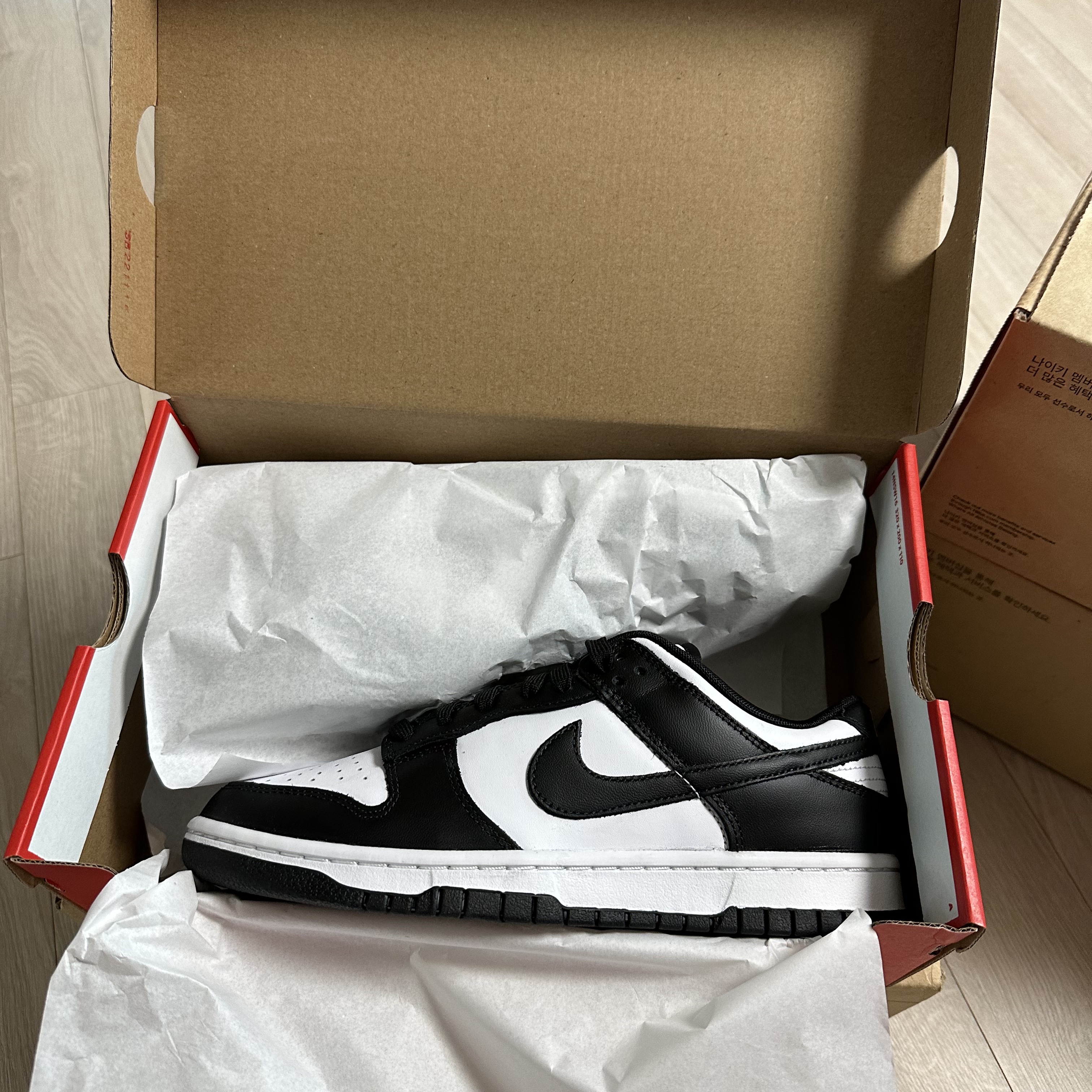 Nike Dunk Low Retro Black 착용 스타일 - 2