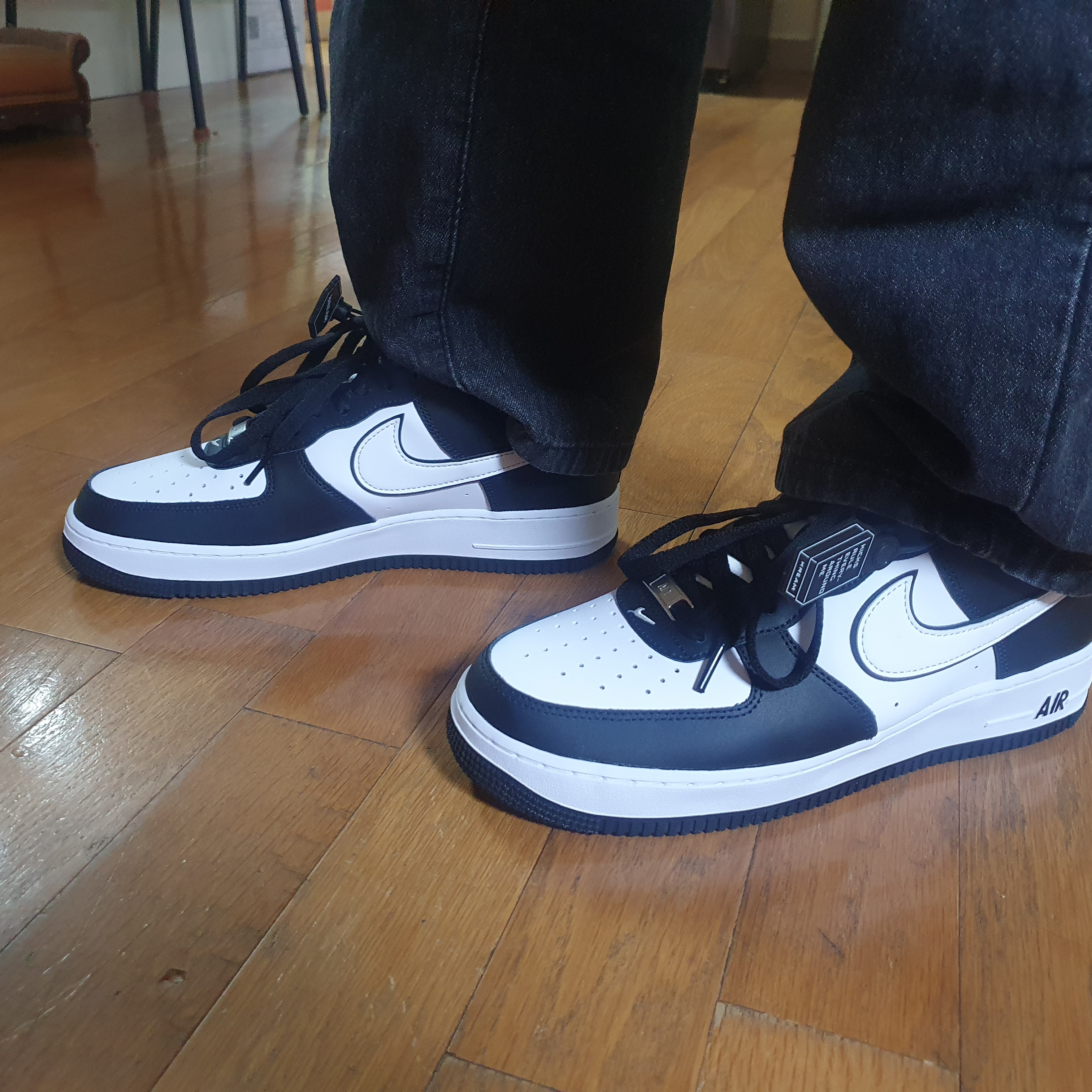 Nike Air Force 1 '07 Black White 착용 스타일 - 1