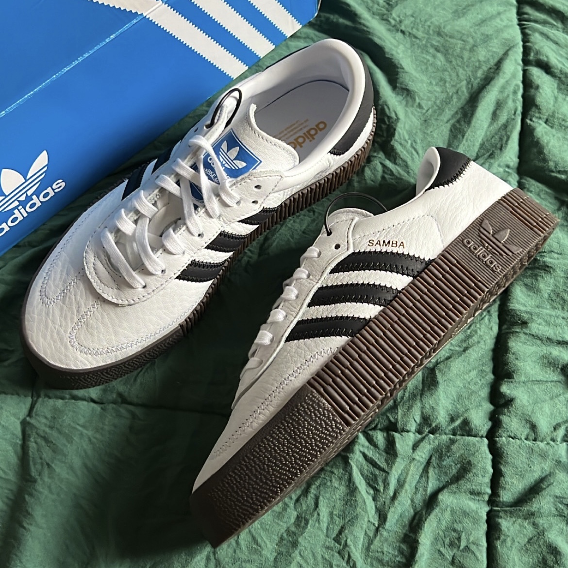(W) Adidas Sambarose White Black Gum 착용 스타일 - 1