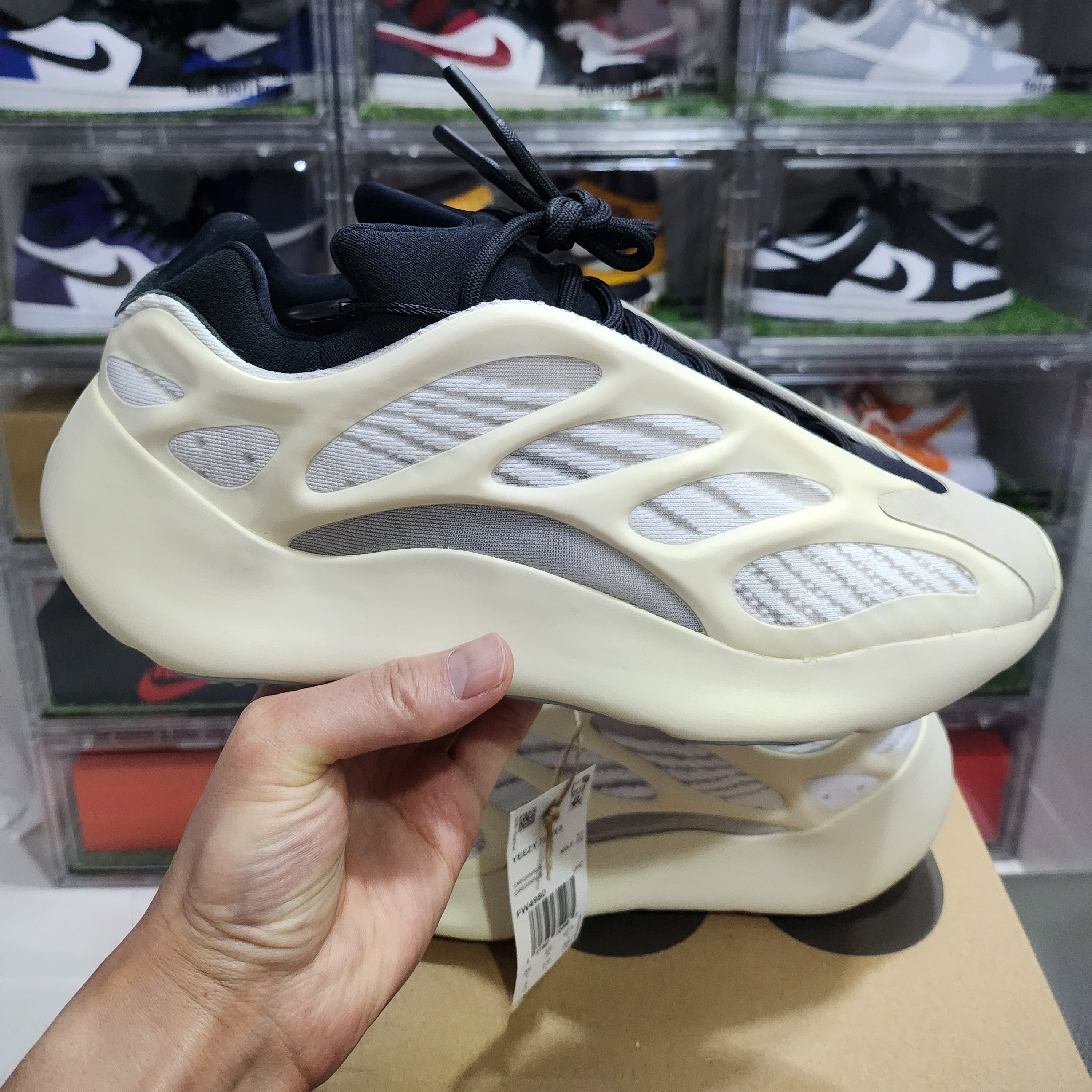 Adidas Yeezy 700 V3 Azael 2022/2023 착용 스타일 - 2