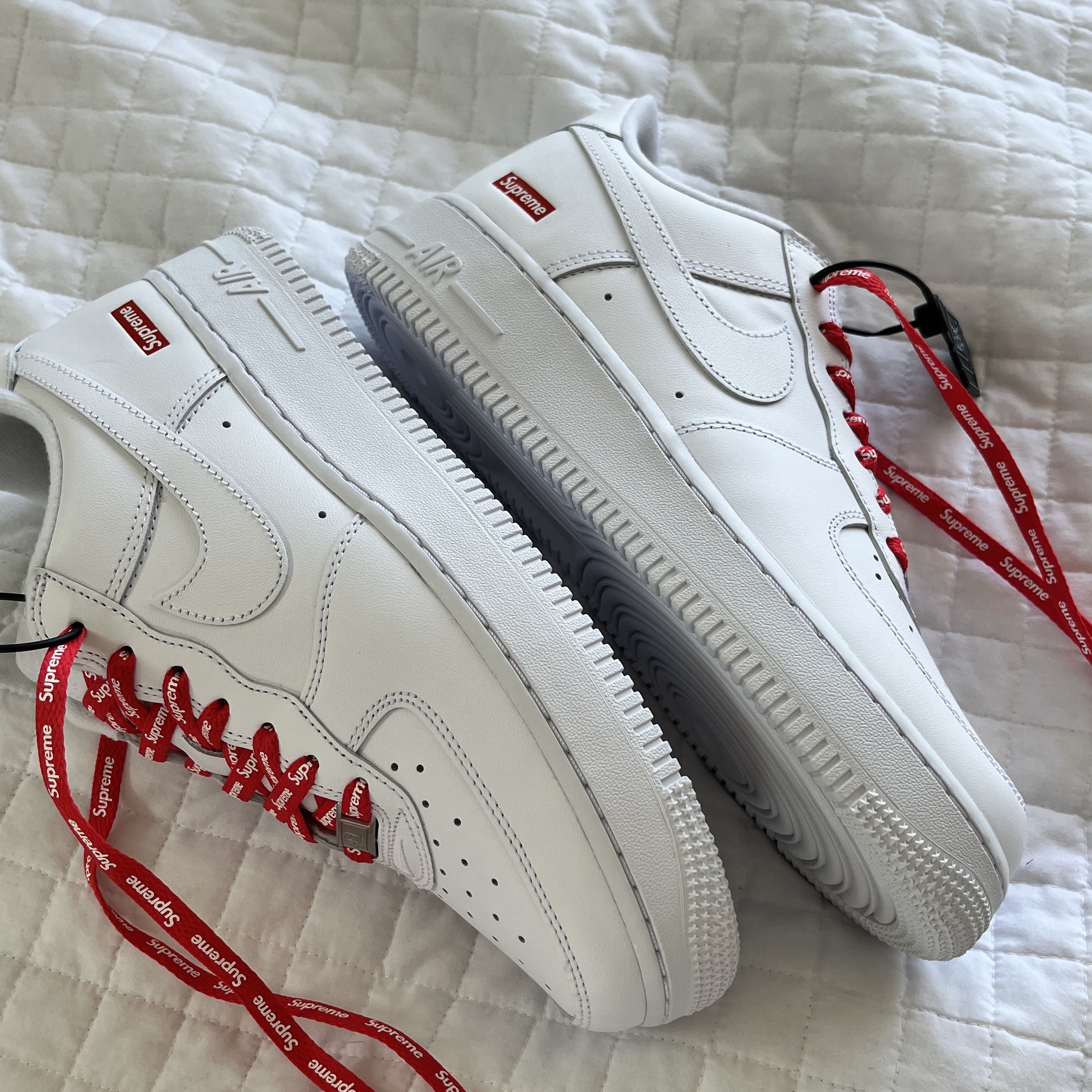 Nike x Supreme Air Force 1 Low White 착용 스타일 - 2