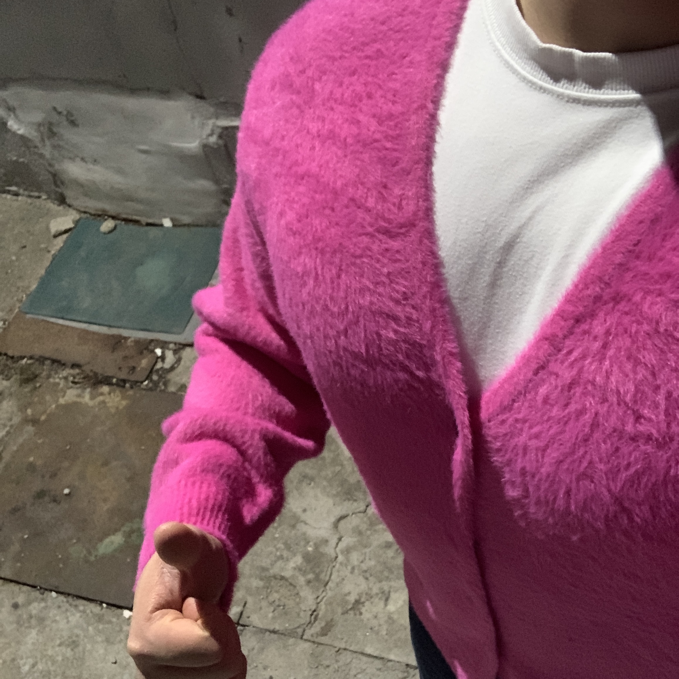 Stussy Shaggy Cardigan Fucshia 착용 스타일