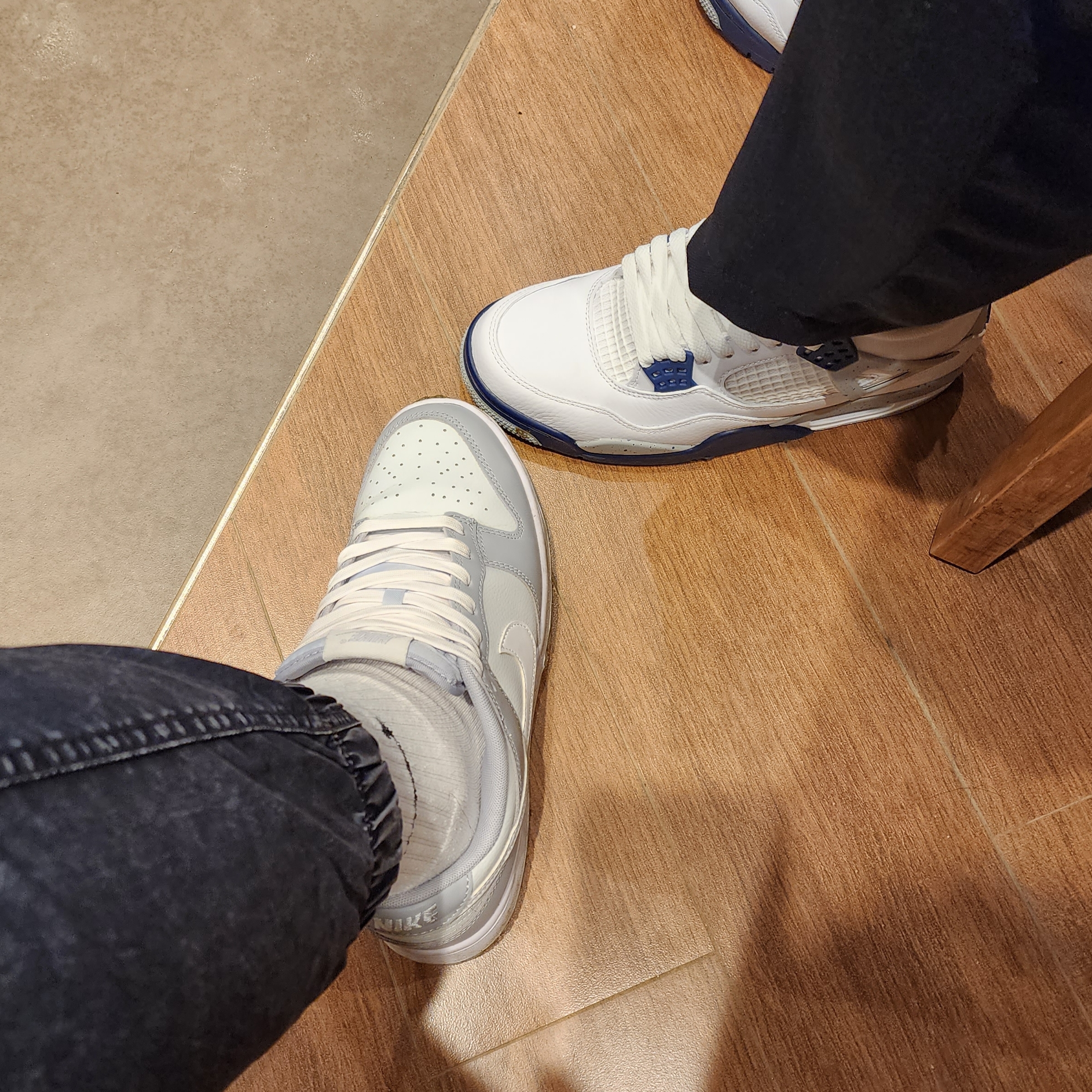 Nike Dunk Low Retro Wolf Grey, Jordan 4 Retro Midnight Navy 착용 스타일