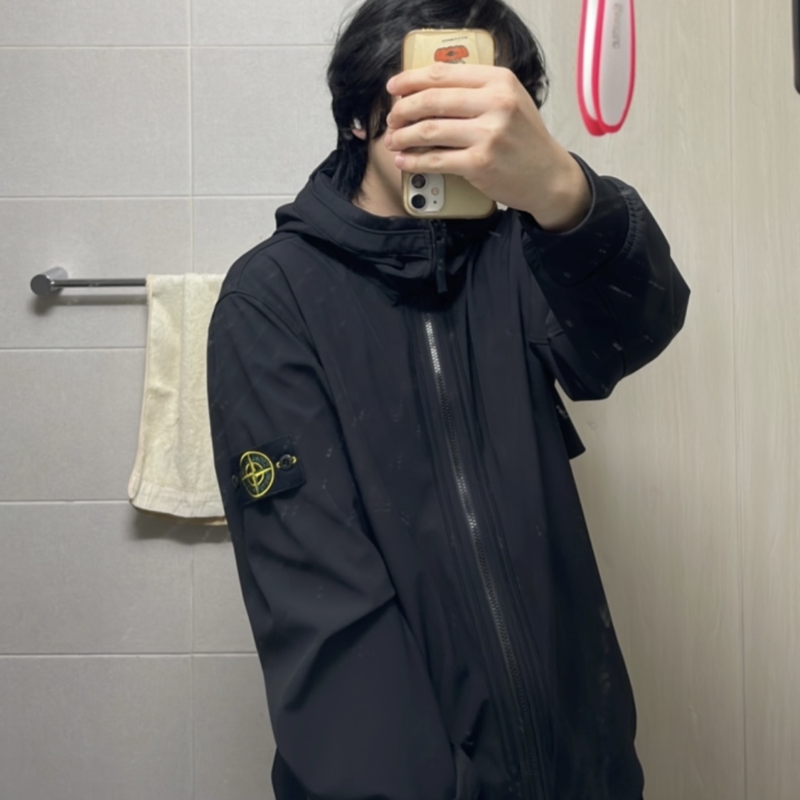 Stone Island 40427 Light Soft Shell Hooded Blouson Black - 22SS 착용 스타일