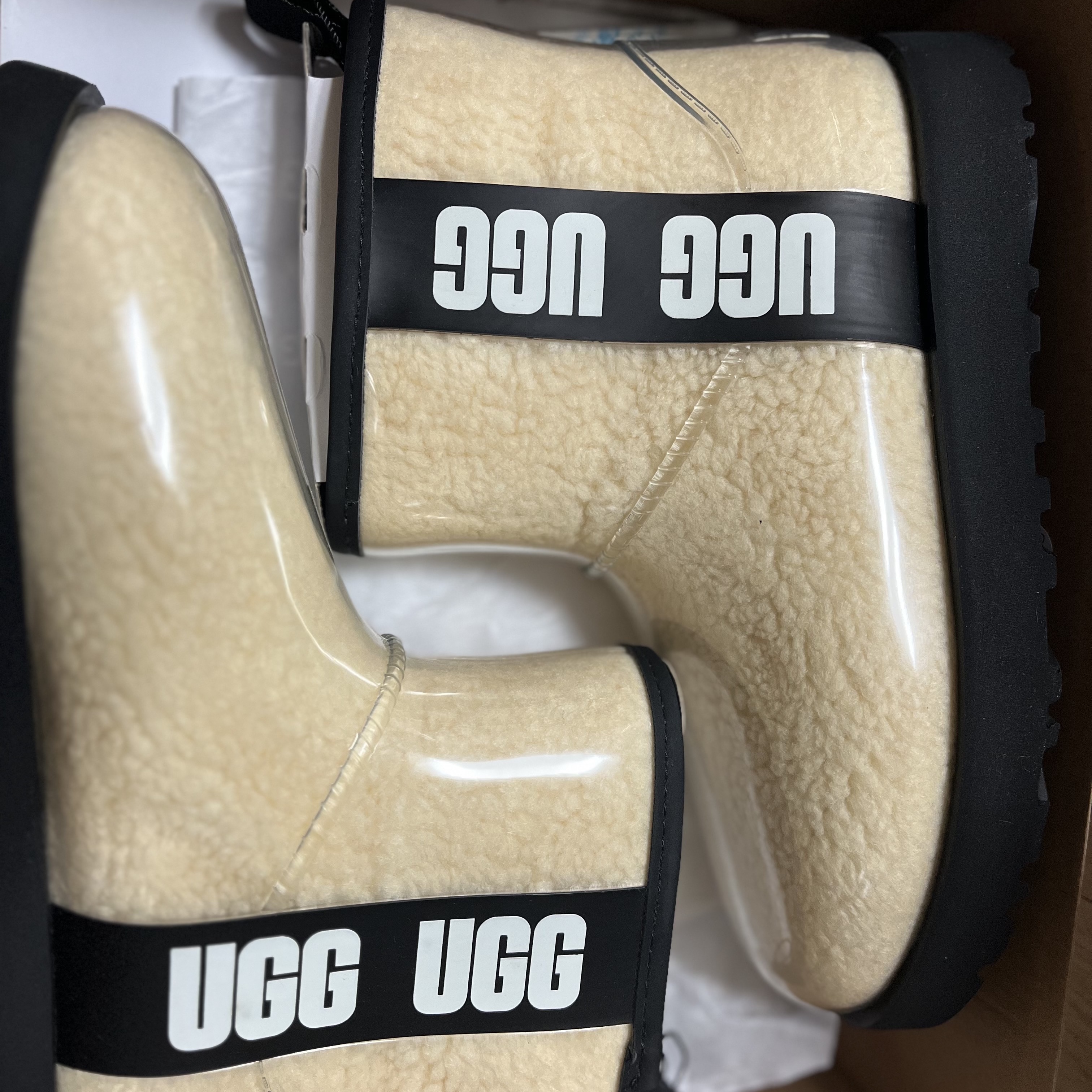 (W) UGG Classic Clear Mini Boots Natural Black 착용 스타일