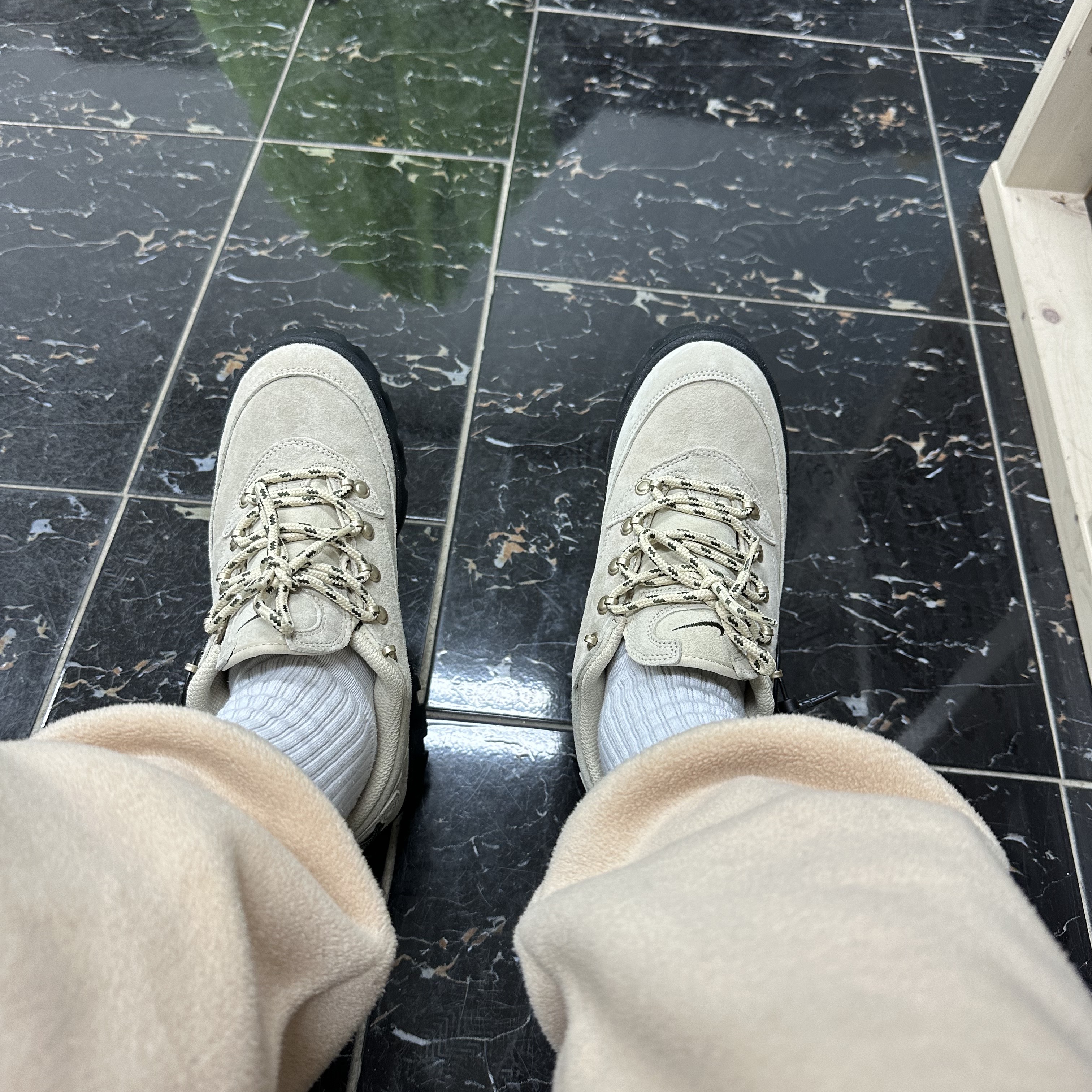 (W) Nike Lahar Low Rattan 착용 스타일 - 2
