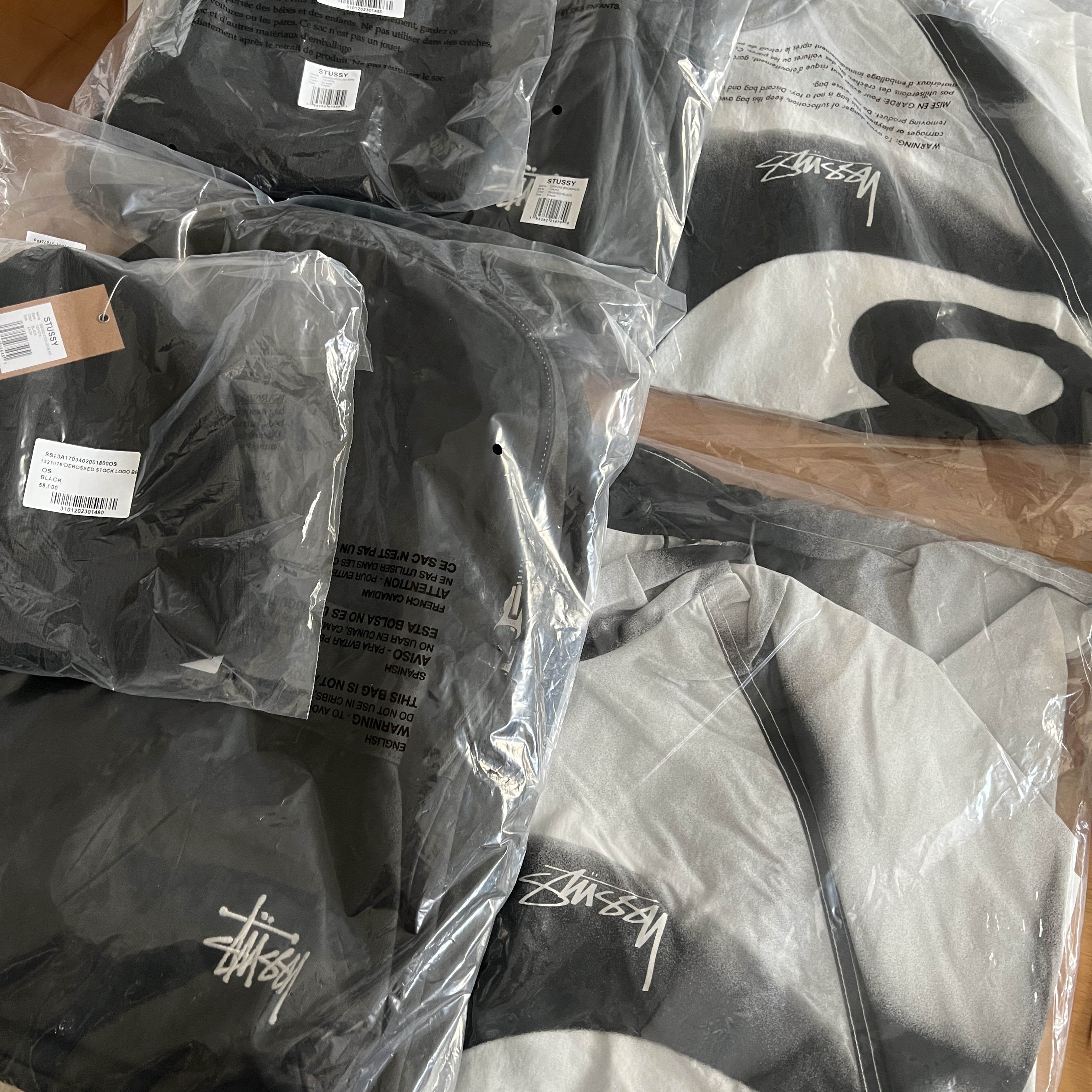 Stussy 8 Ball Beach Shell Jacket Greyscale 착용 스타일