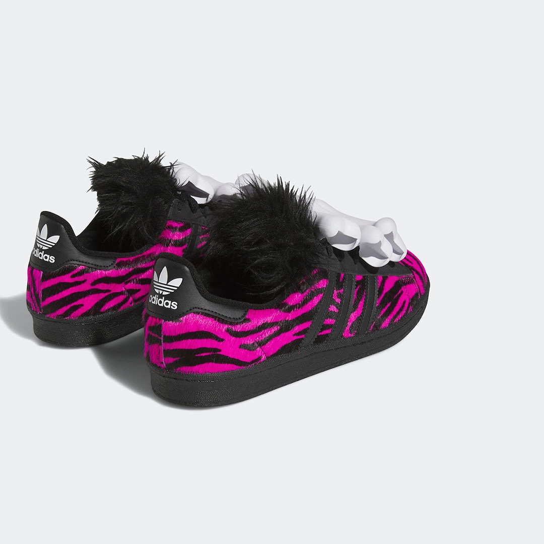 Adidas x Jeremy Scott Bones Campus 80s Black 착용 스타일 - 5