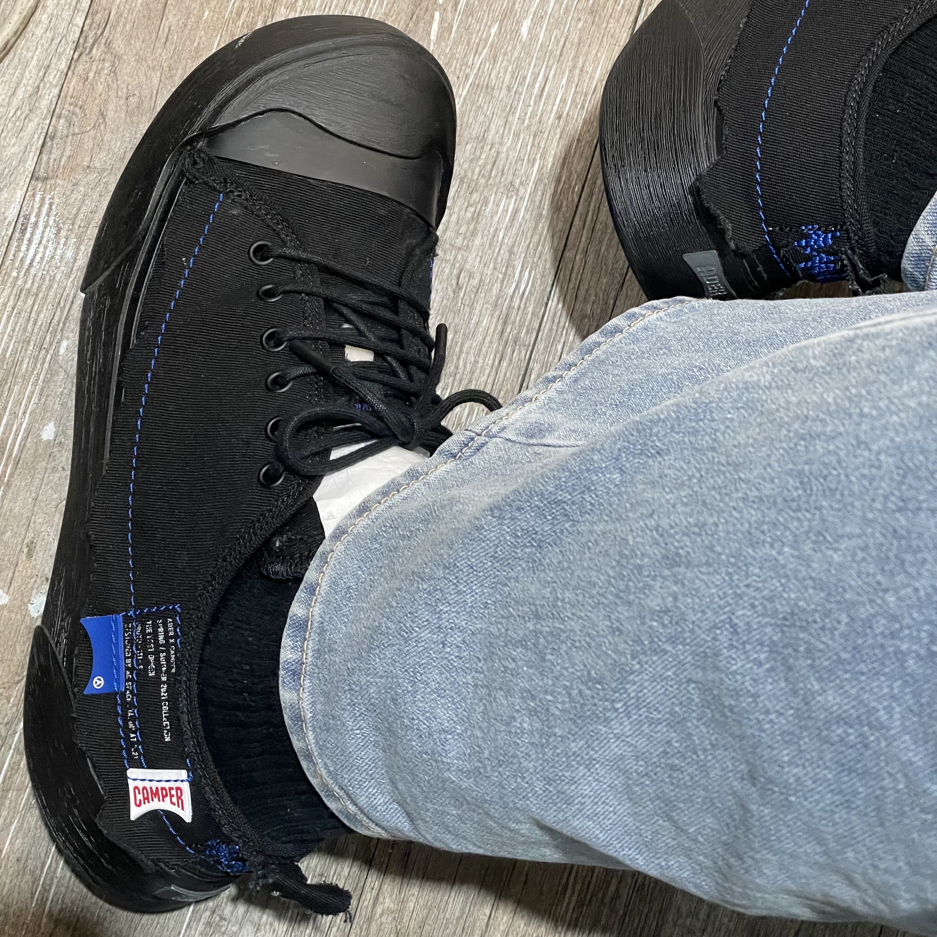 Camper x Ader Error Proto-111-S Cinder Basic Sneakers Black 착용 스타일 - 1