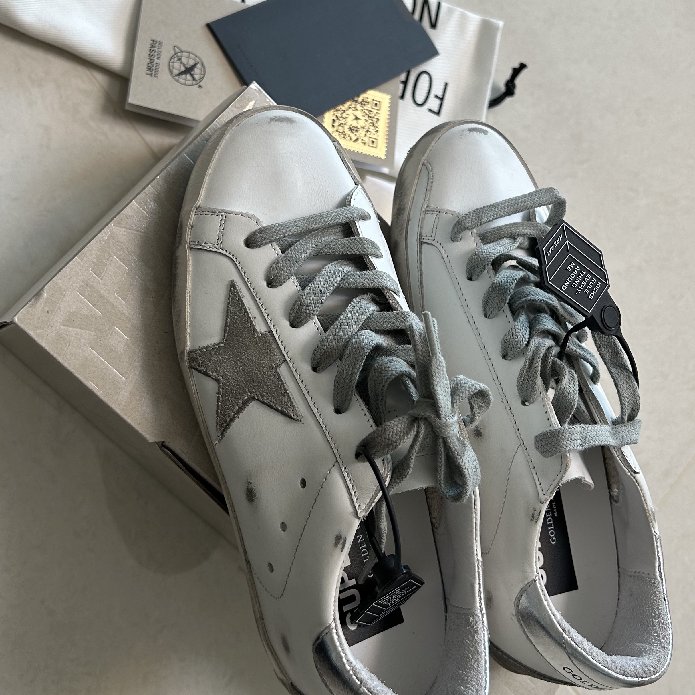 (W) Golden Goose Superstar White Silver Heel Tab Sneakers 착용 스타일