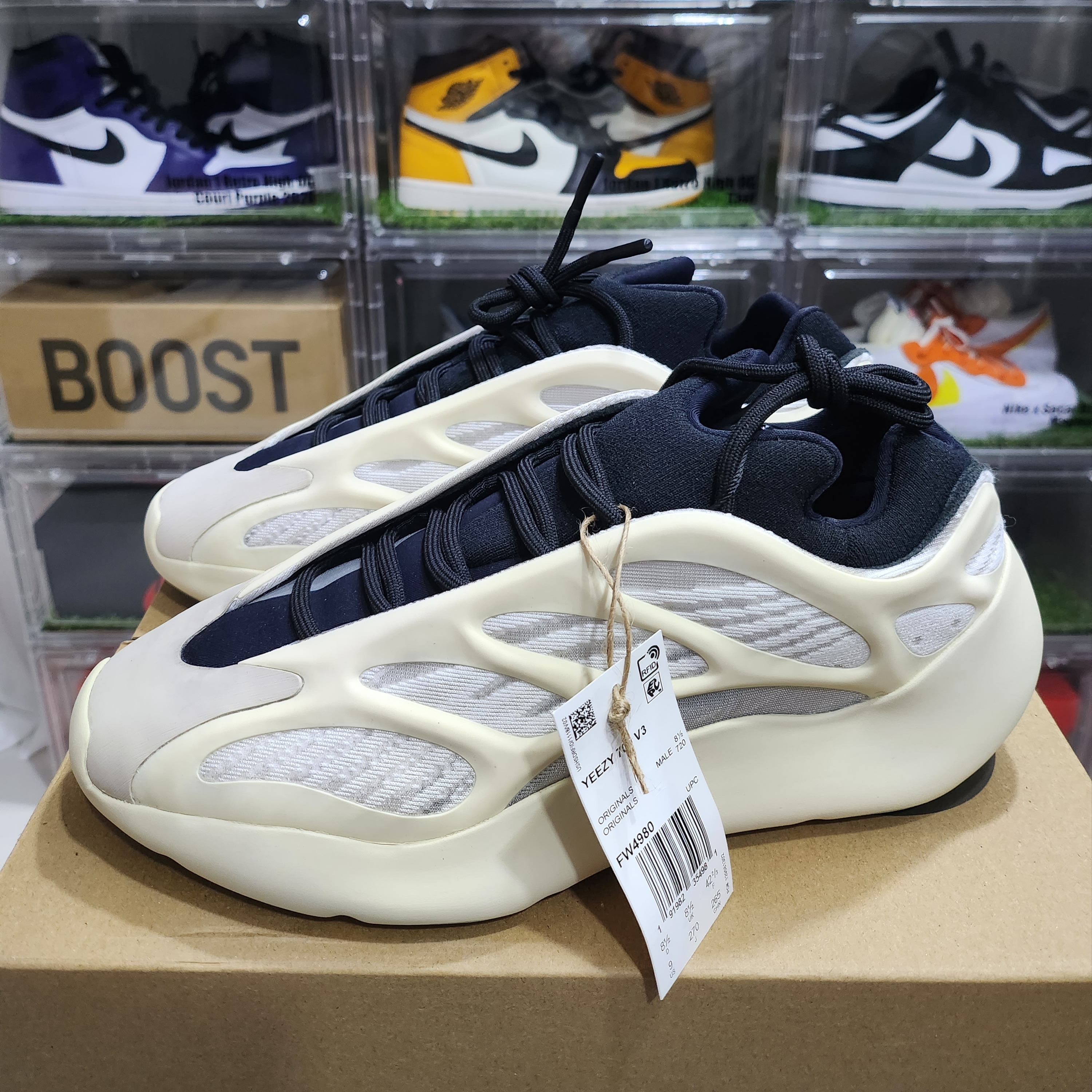 Adidas Yeezy 700 V3 Azael 2022/2023 착용 스타일 - 1