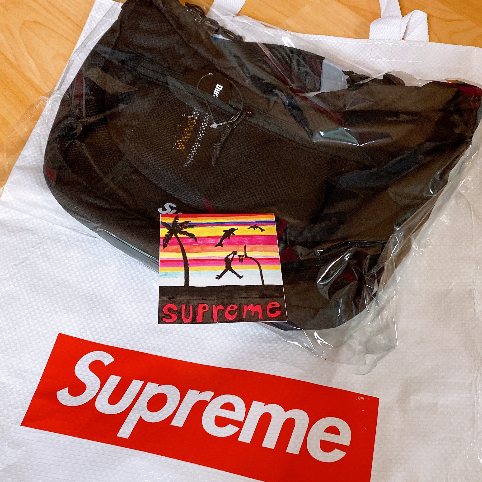 Supreme Small Messenger Bag Black - 22SS 착용 스타일