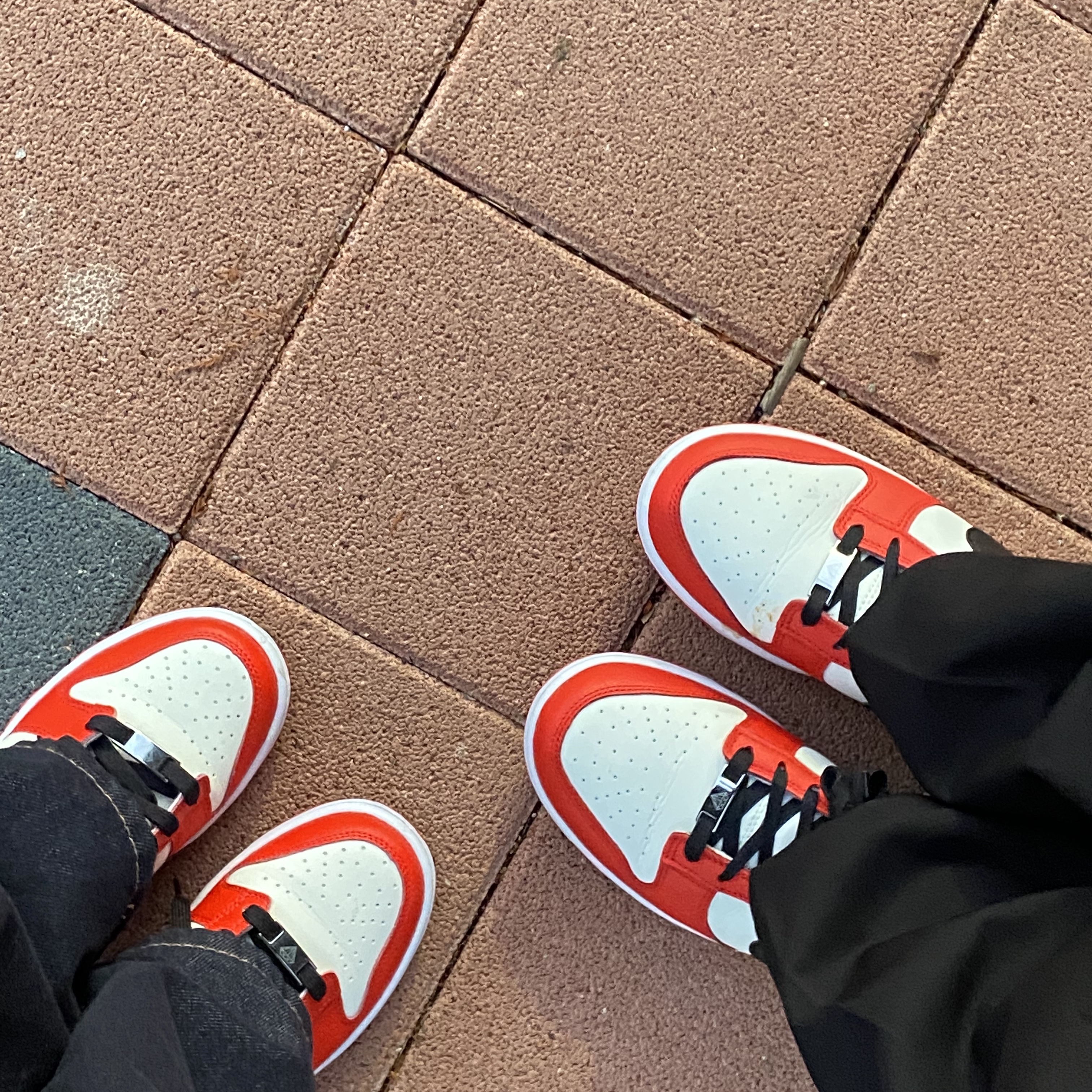 Nike x NBA Dunk Low Retro EMB Black and Chile Red, (GS) Nike x NBA Dunk Low Black and Chile Red 착용 스타일