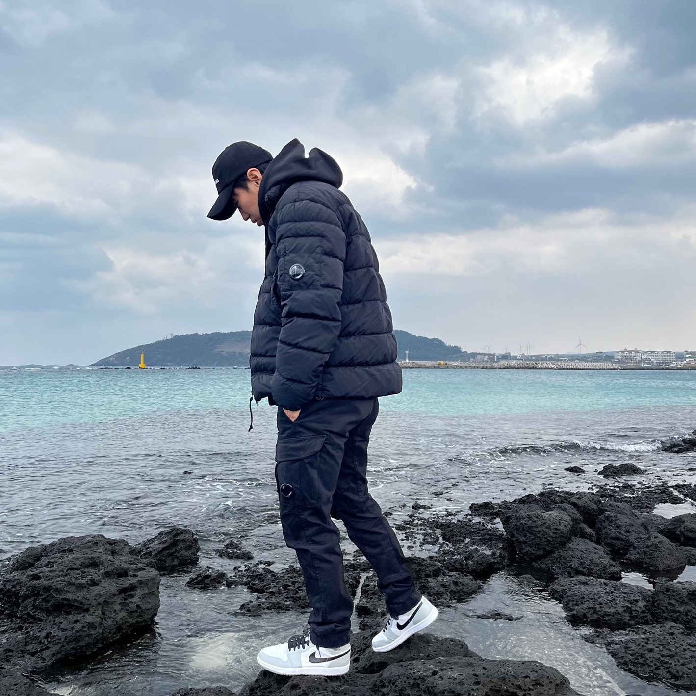 C.P. Company Eco-Chrome R Down Jacket Black - 22FW, Stussy Basic Stussy Zip Hoodie Black 2022 착용 스타일