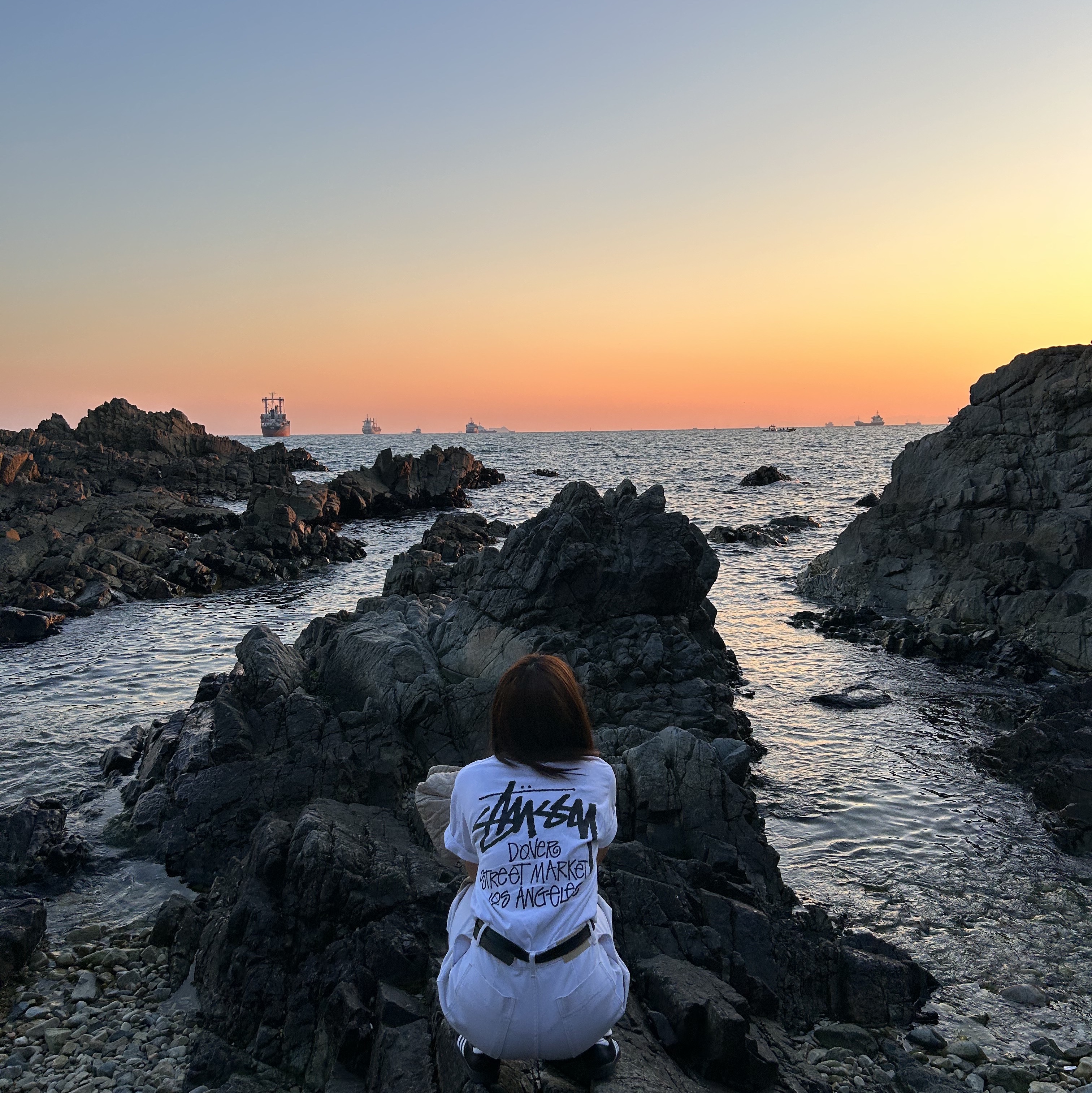 Stussy Stock DSM London T-Shirt White, (J) Adidas Samba Classic Core Black 착용 스타일 - 1