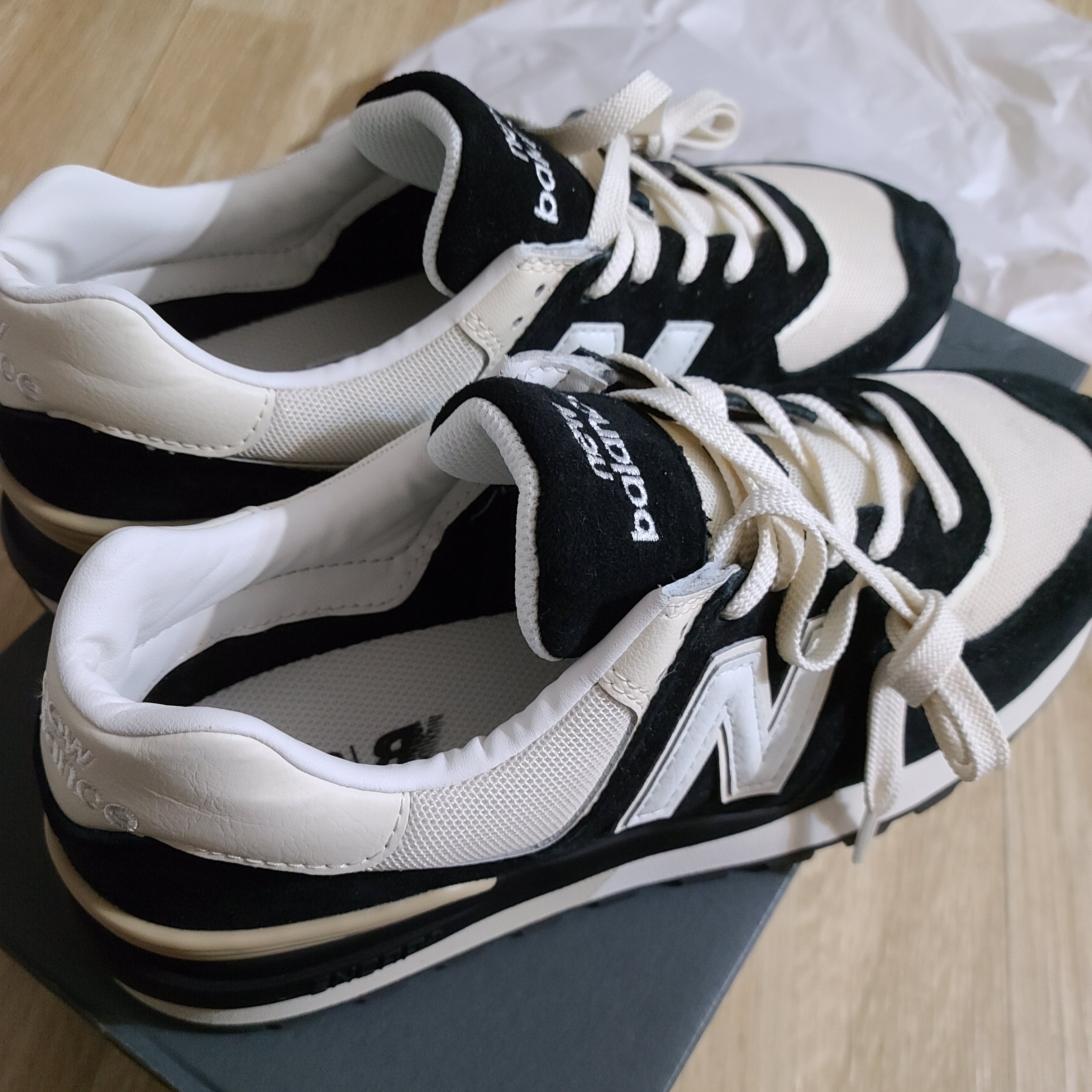 New Balance 574 Legacy Black Angora 착용 스타일 - 1