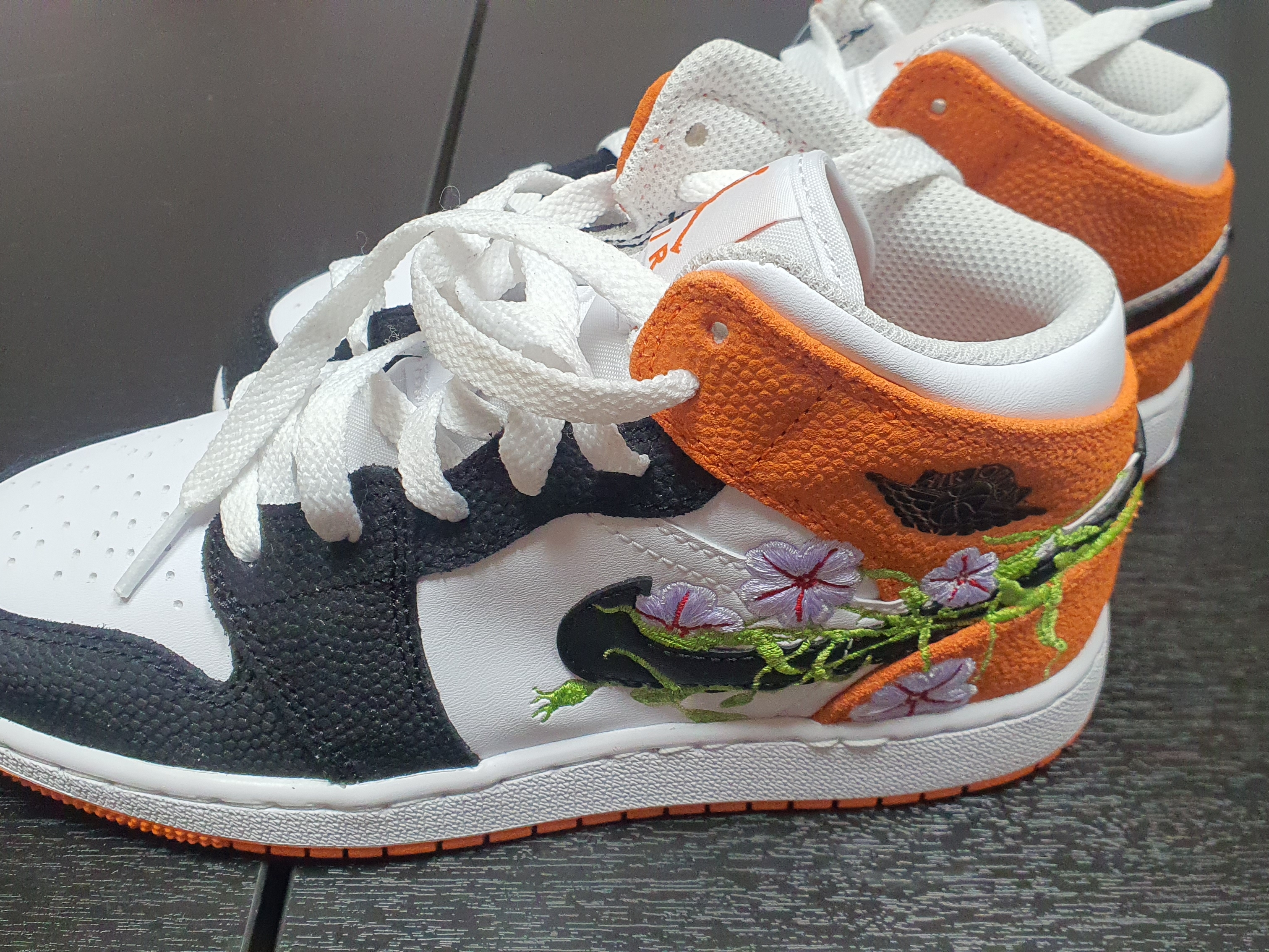 (GS) Jordan 1 Mid SE Black Starfish 착용 스타일 - 2