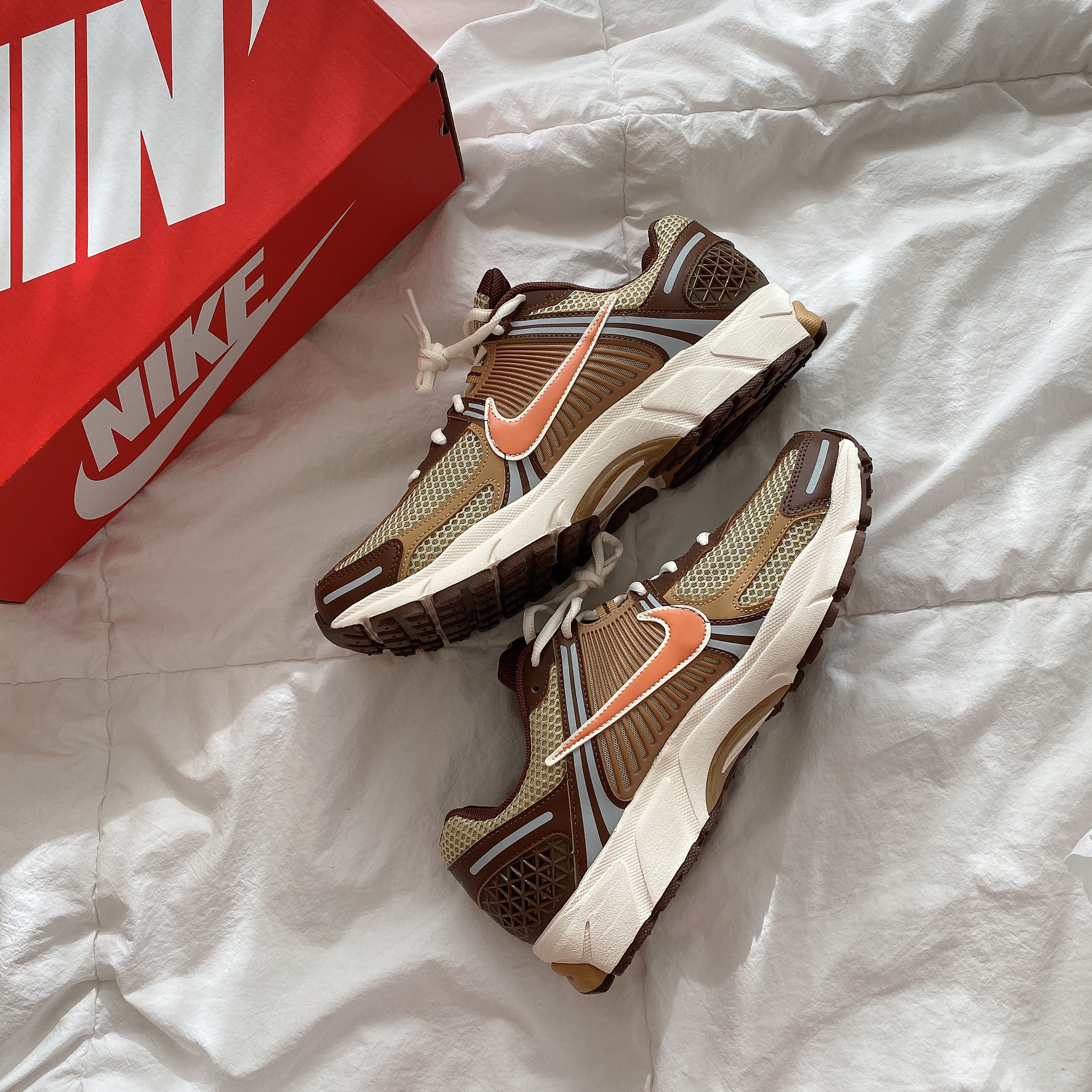 Nike Zoom Vomero 5 Wheat Grass and Cacao Wow 착용 스타일 - 5
