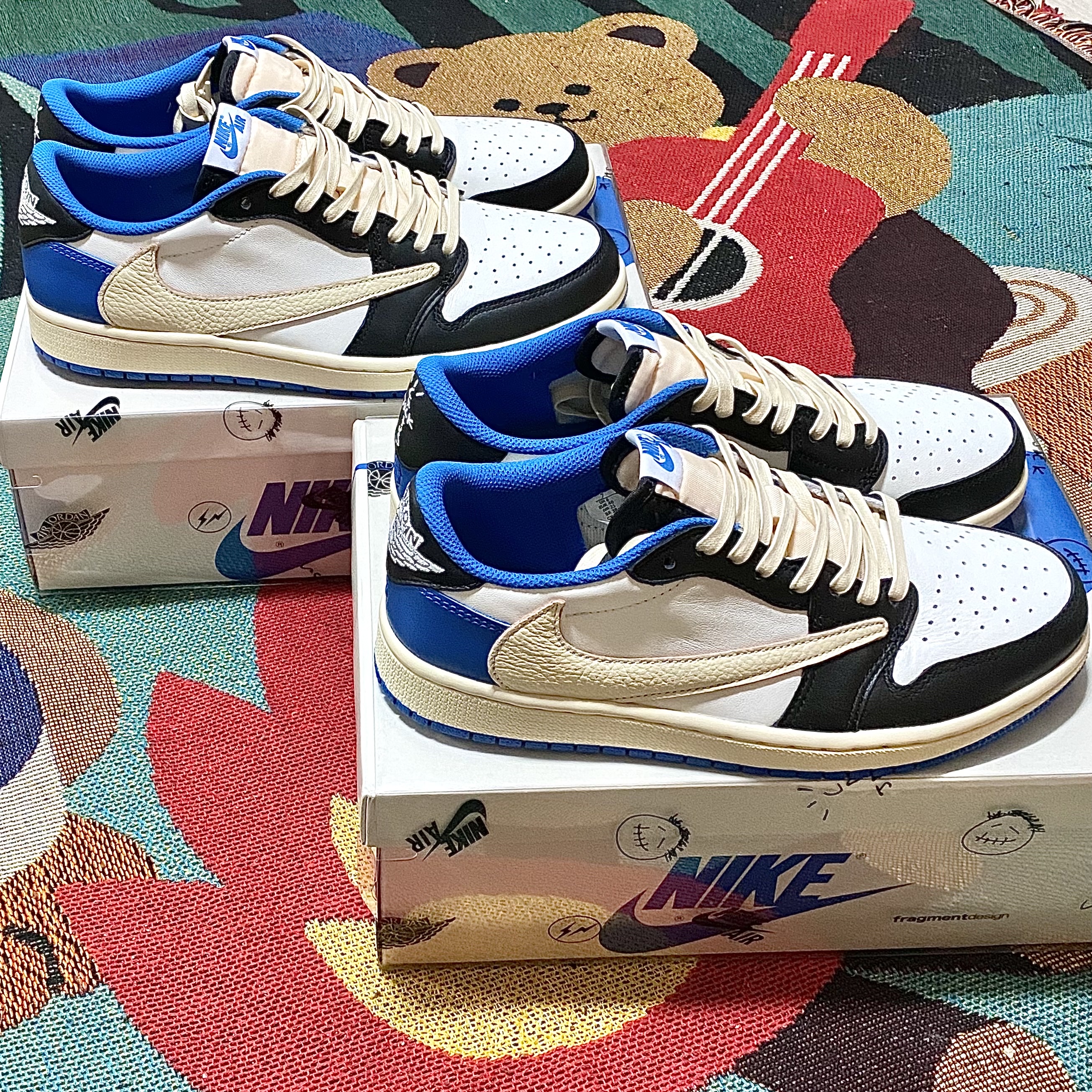 Jordan 1 x Travis Scott x Fragment Retro Low OG SP Military Blue 착용 스타일 - 1