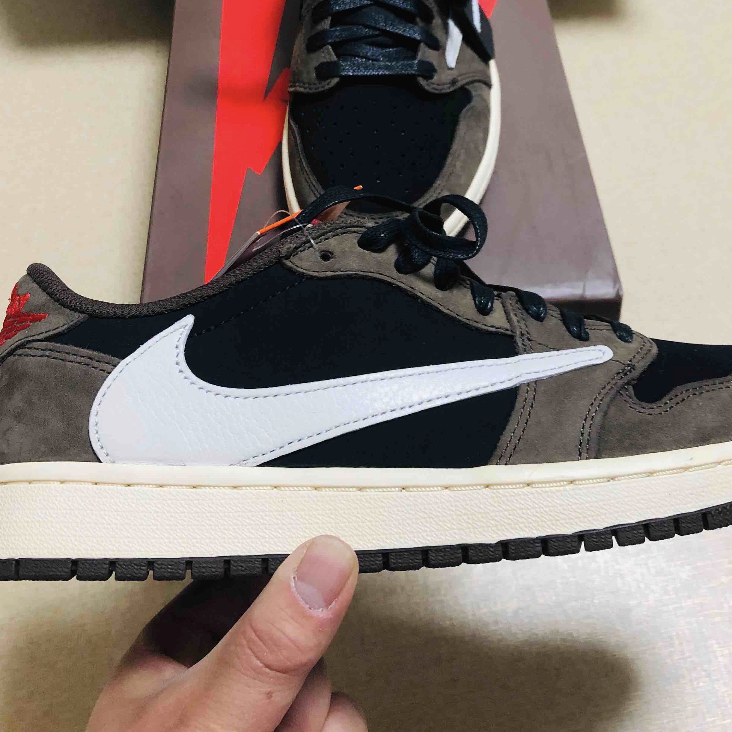 Jordan 1 x Travis Scott Retro Low OG SP Mocha 착용 스타일
