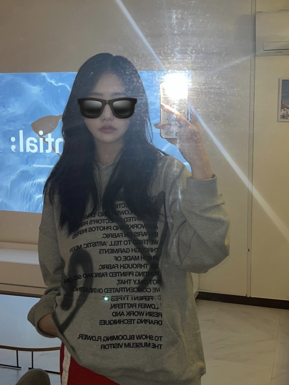 The Museum Visitor Heart Sprayed Hoody Grey - 22PF 착용 스타일